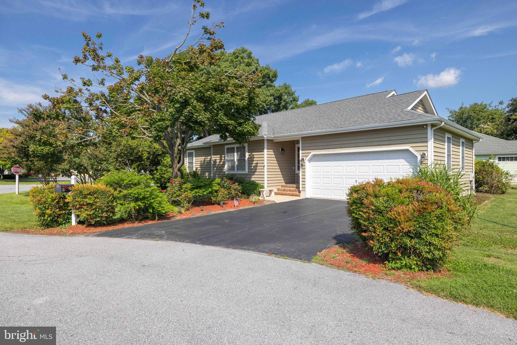 9 LAKEVIEW COURT
