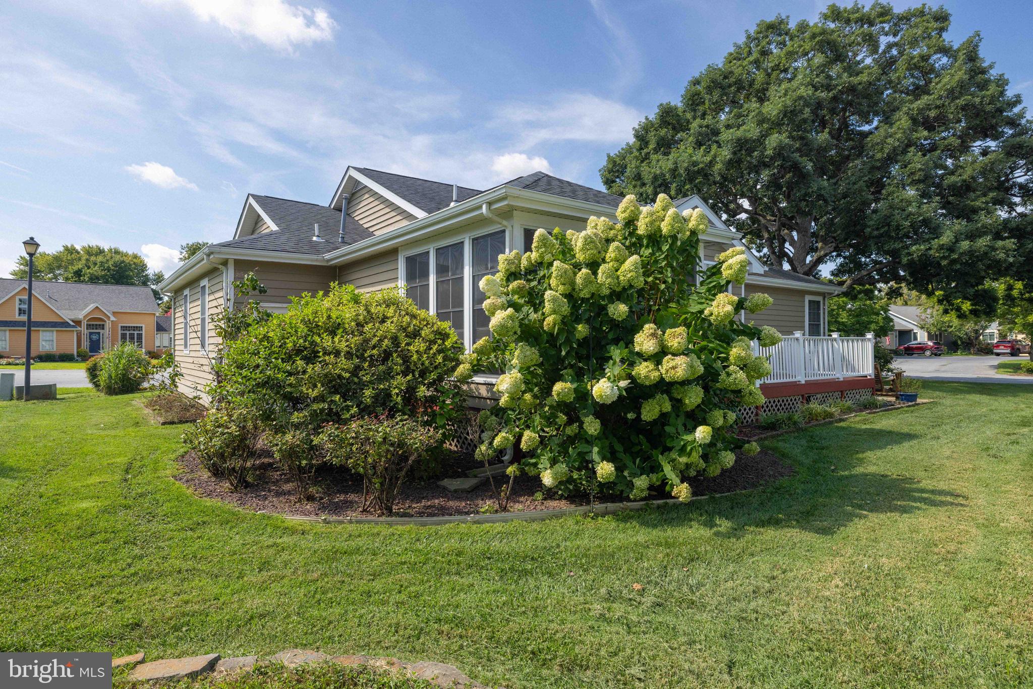 9 LAKEVIEW COURT