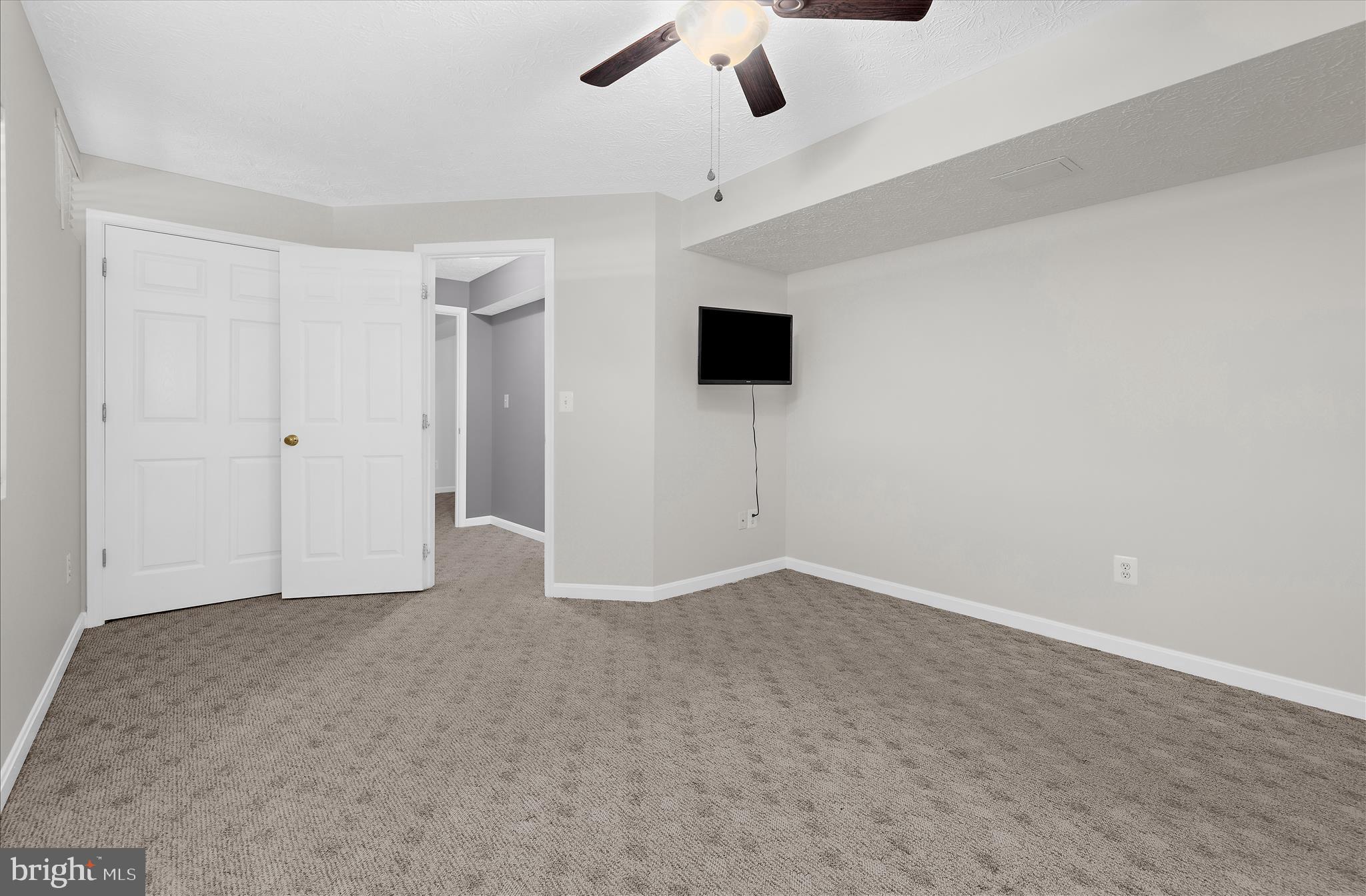 JONATHANS LANDING - Residential