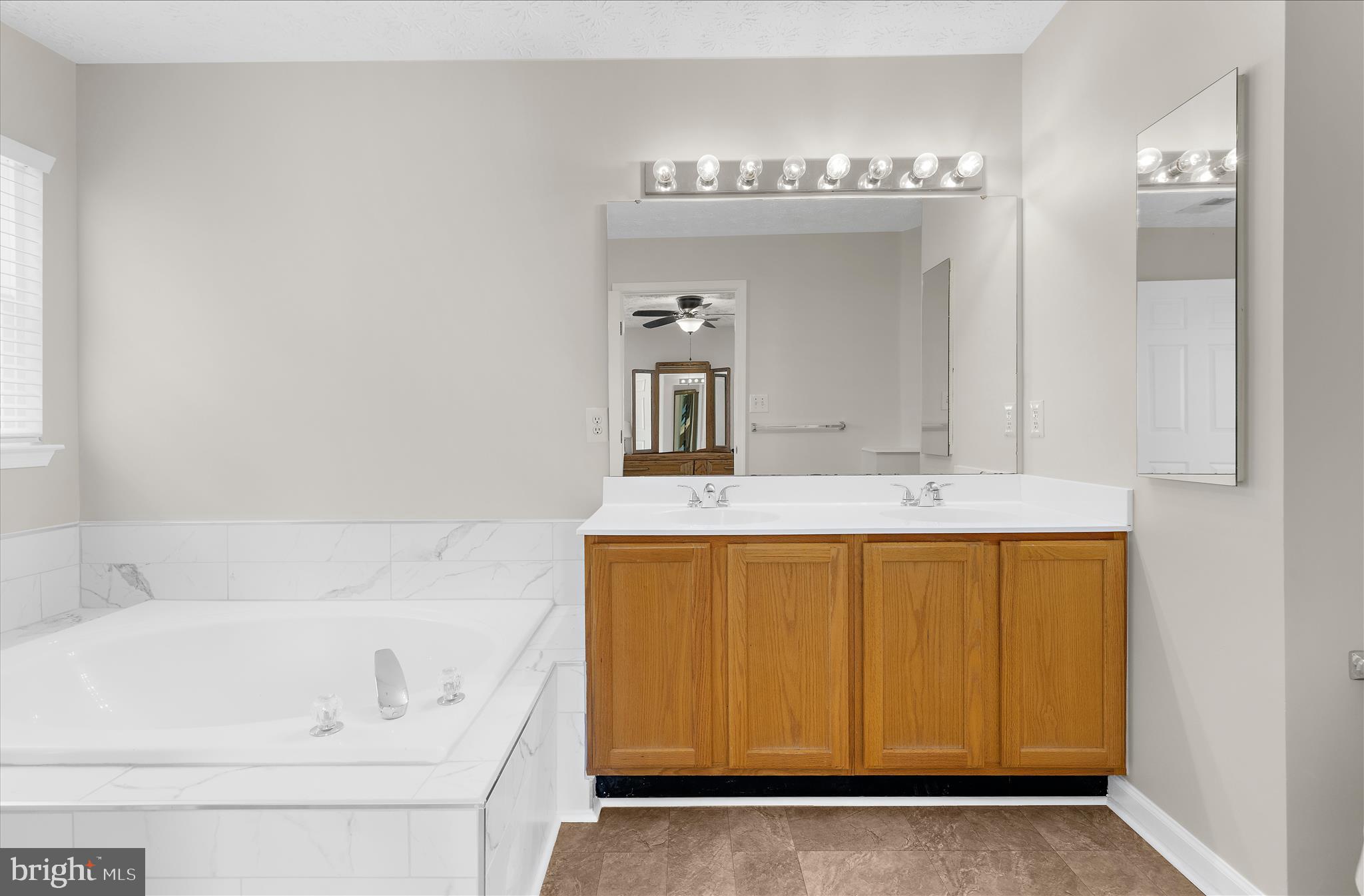 JONATHANS LANDING - Residential