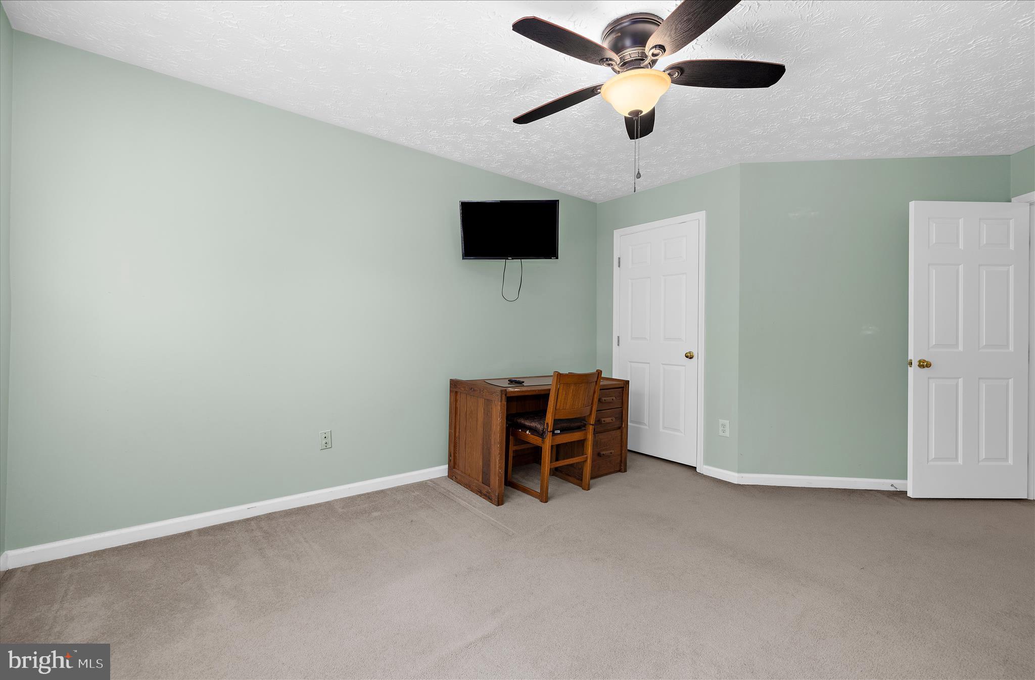 JONATHANS LANDING - Residential