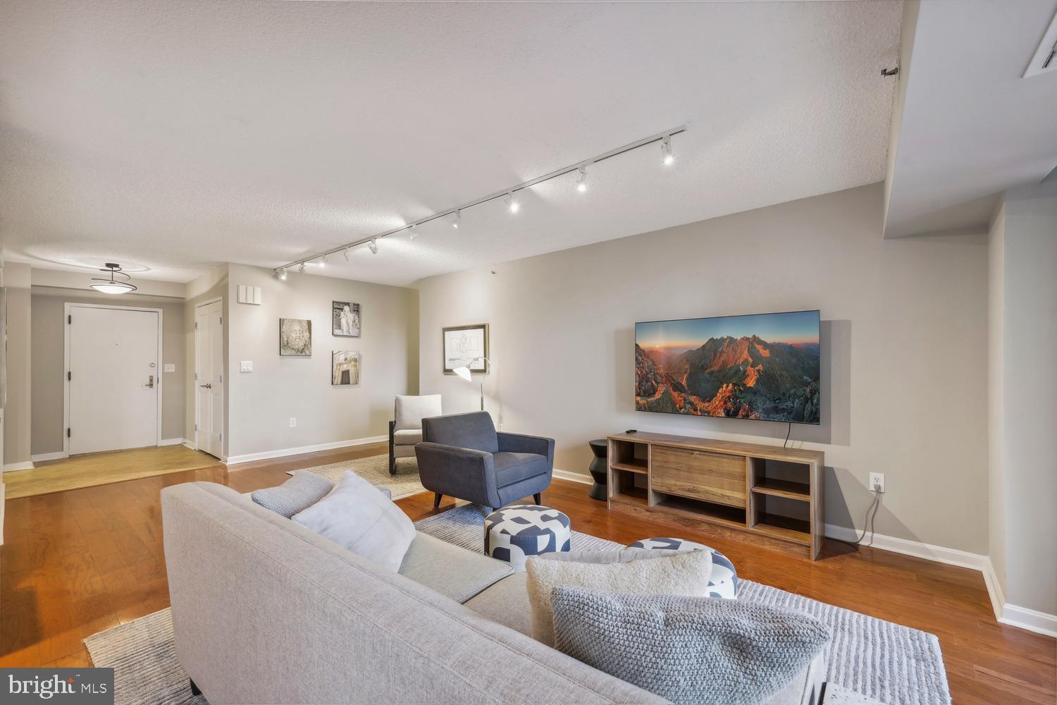 CRYSTAL GATEWAY - Residential