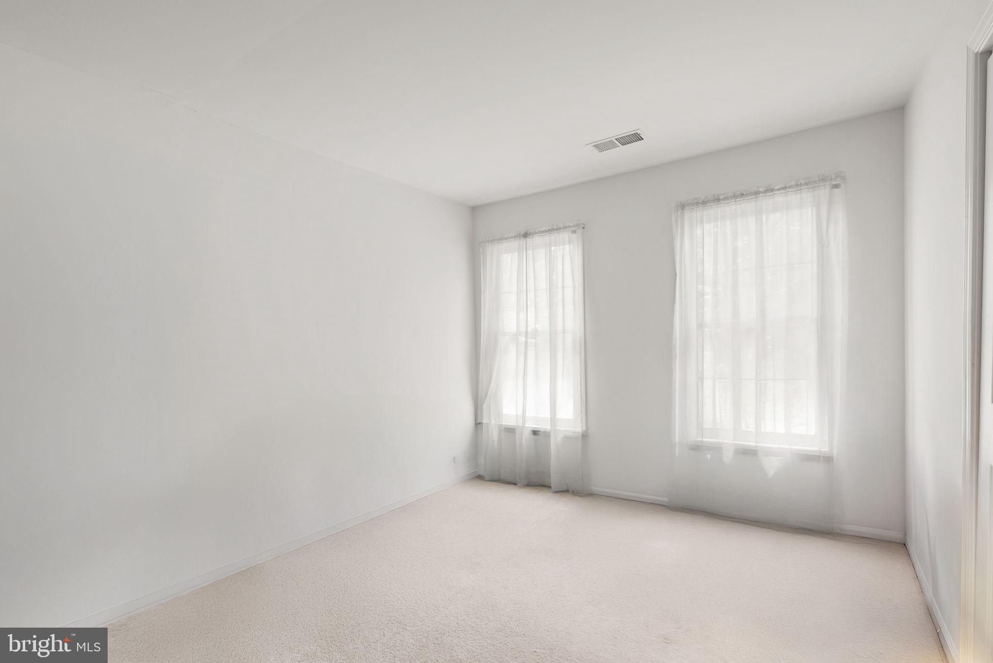 WASHINGTONIAN WOODS - Residential