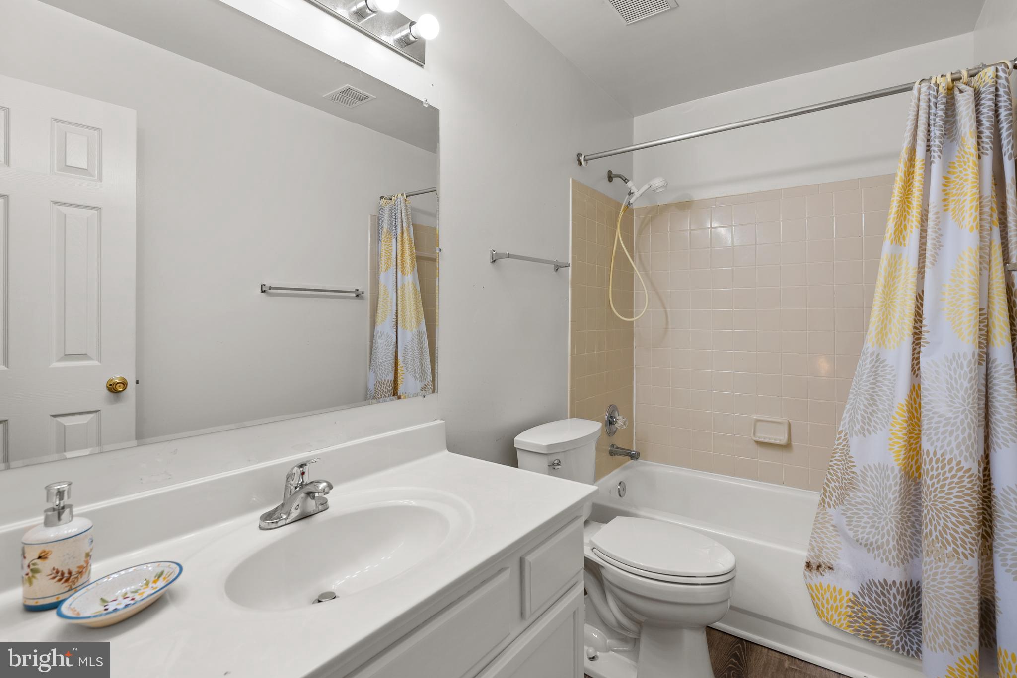 WASHINGTONIAN WOODS - Residential