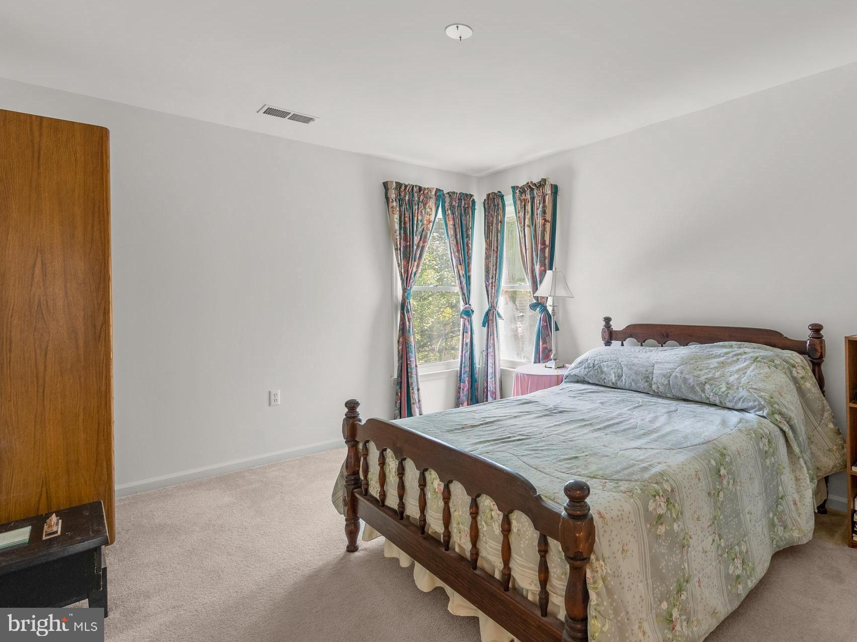 WASHINGTONIAN WOODS - Residential