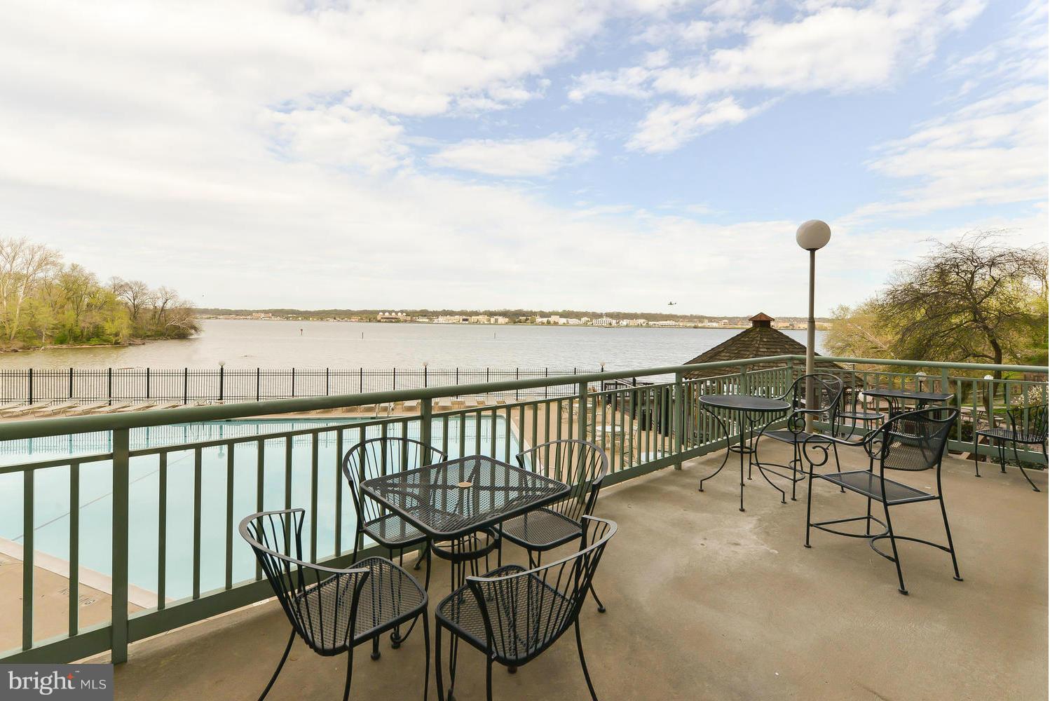 MARINA TOWERS - Residential