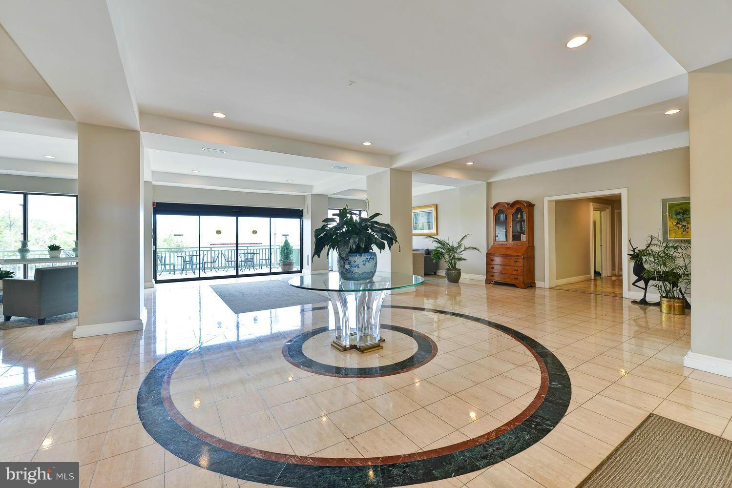 MARINA TOWERS - Residential