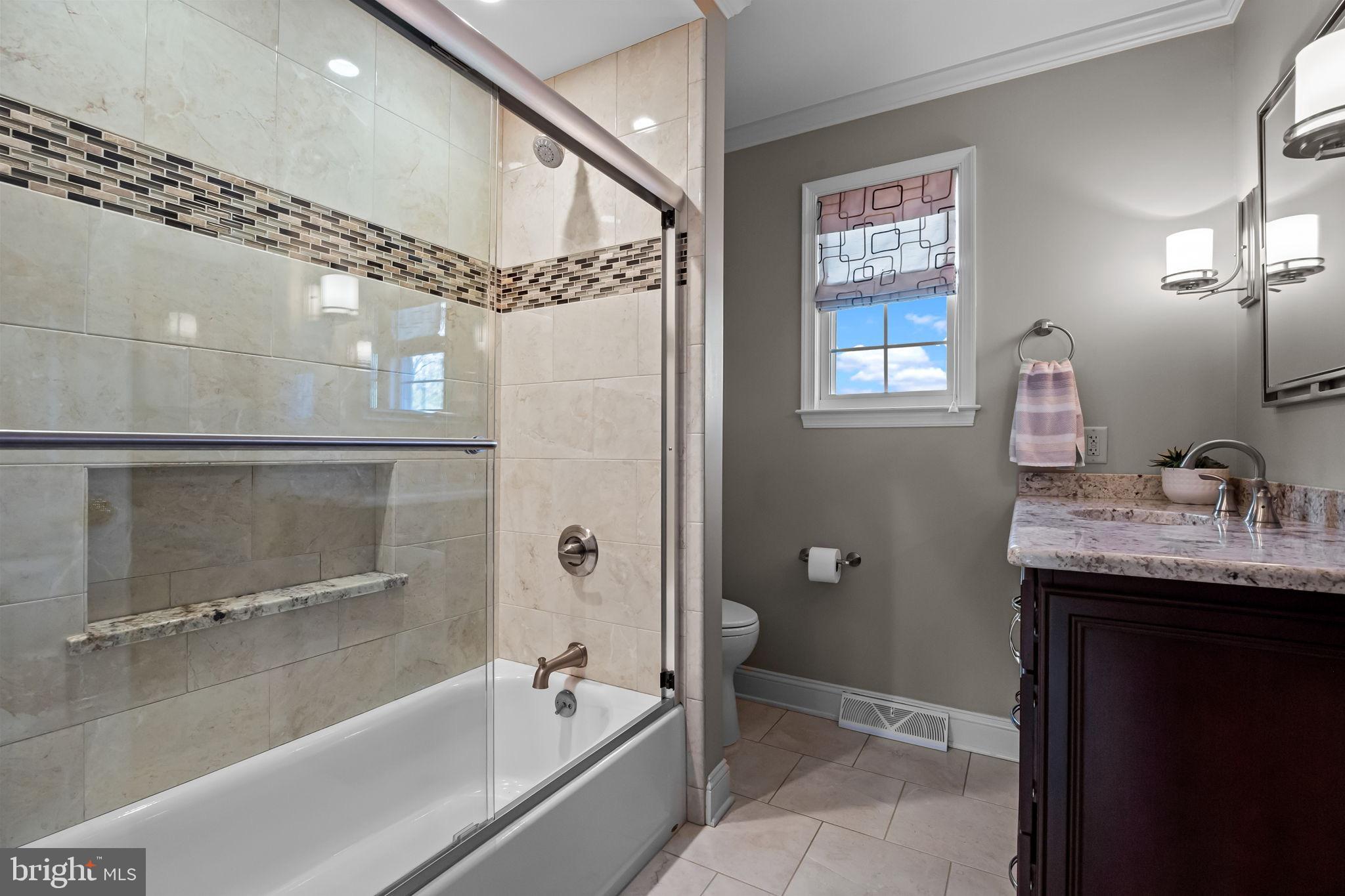 OXFORD GLEN - Residential