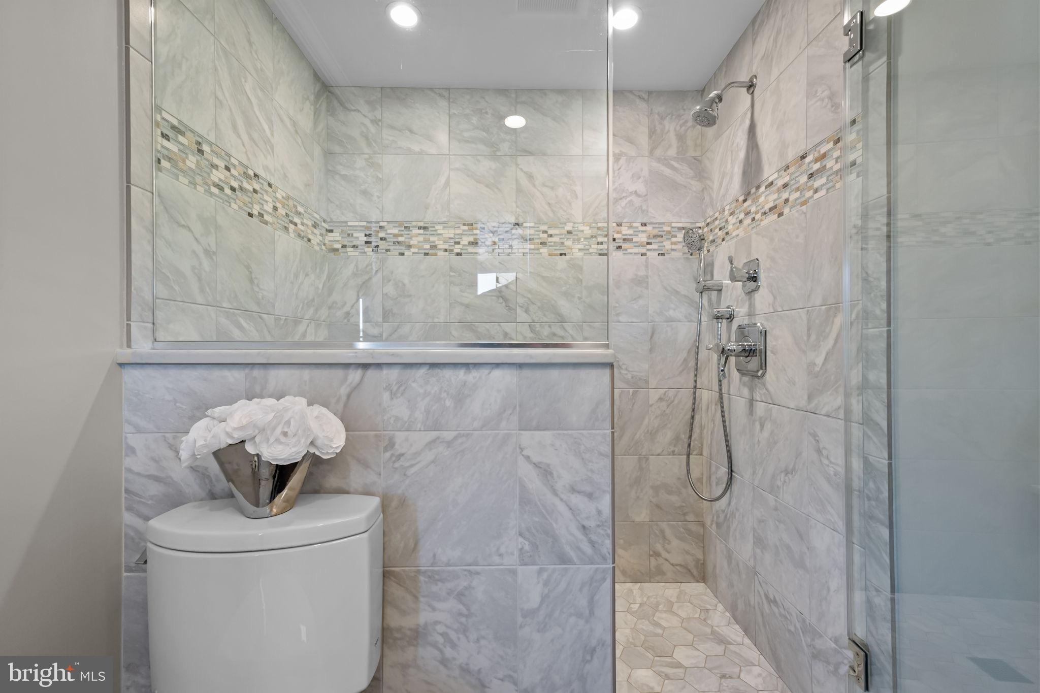 OXFORD GLEN - Residential