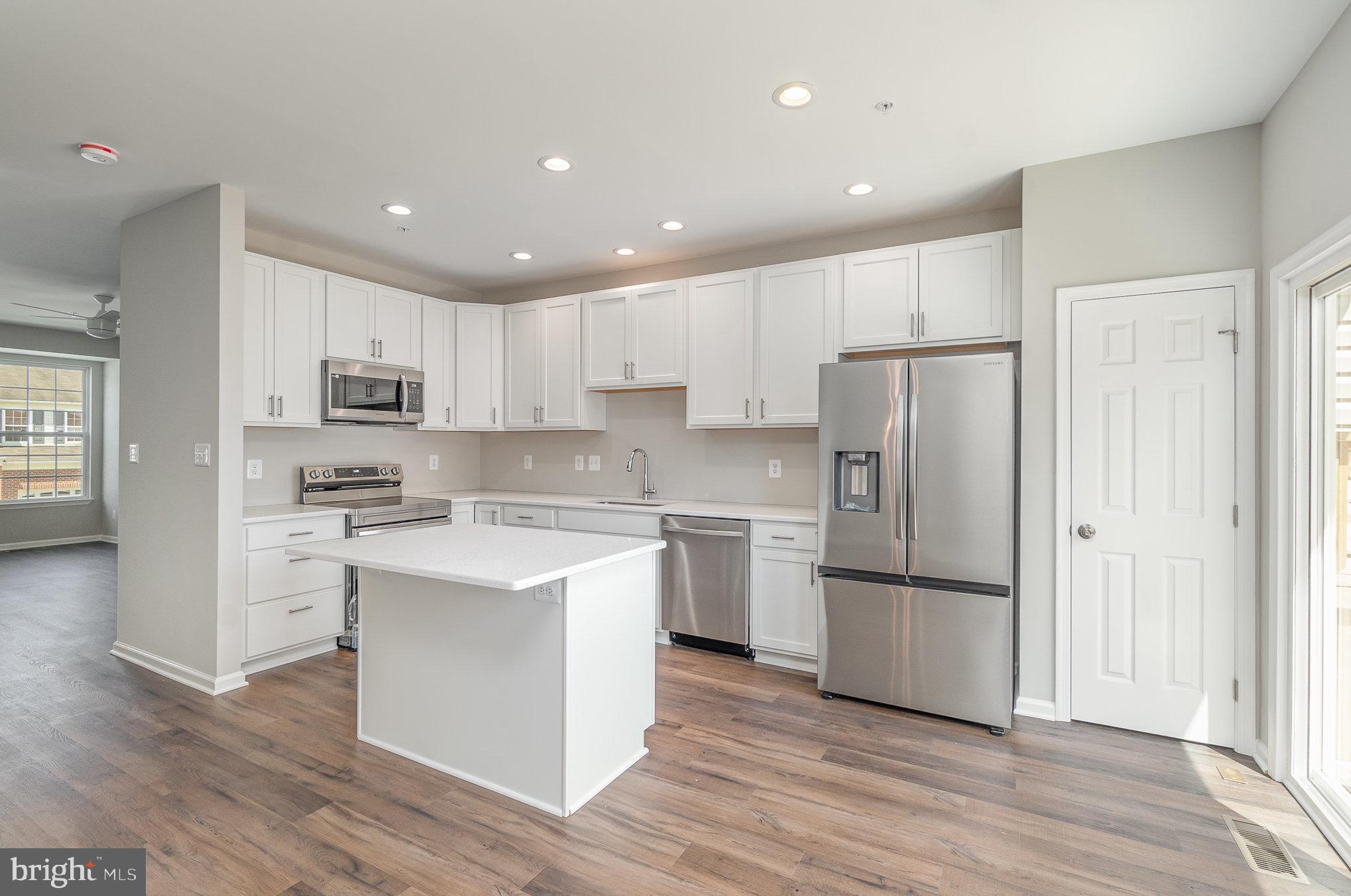 HOLLYWOODS POINT - Residential