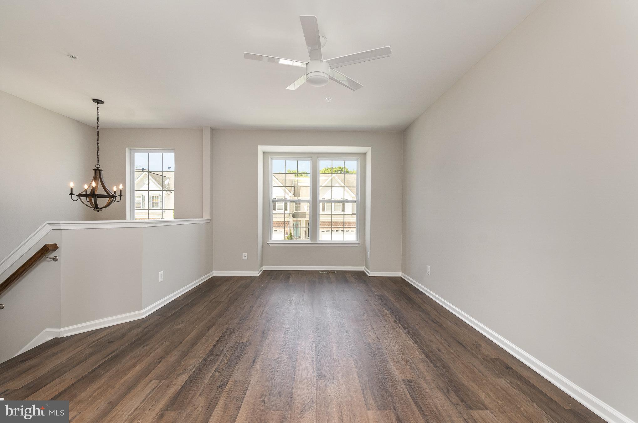 HOLLYWOODS POINT - Residential