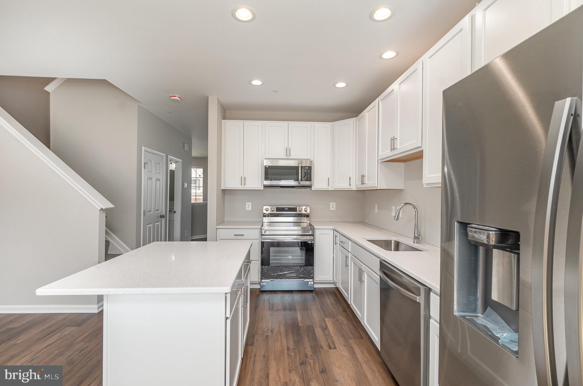 HOLLYWOODS POINT - Residential