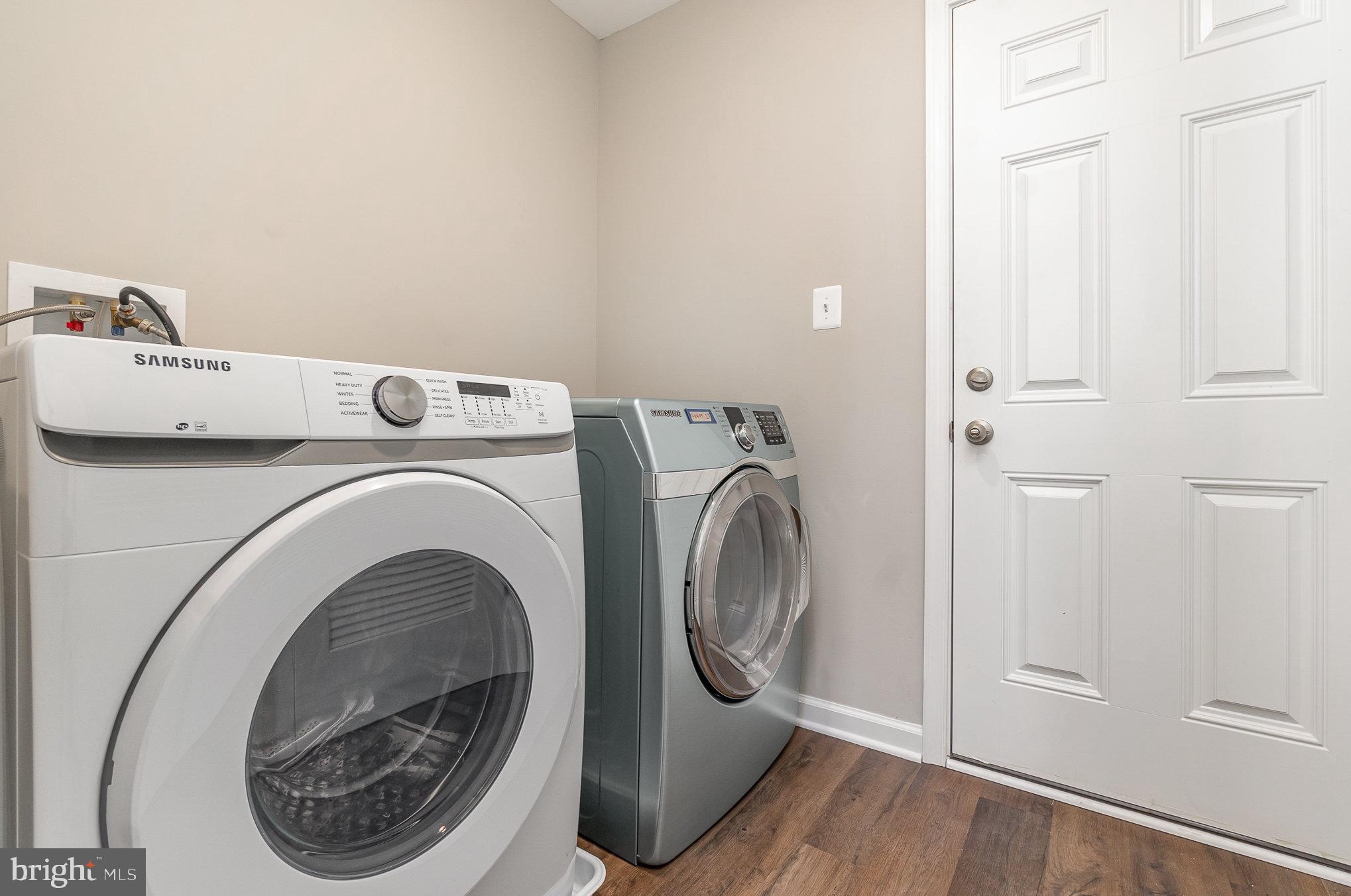 HOLLYWOODS POINT - Residential