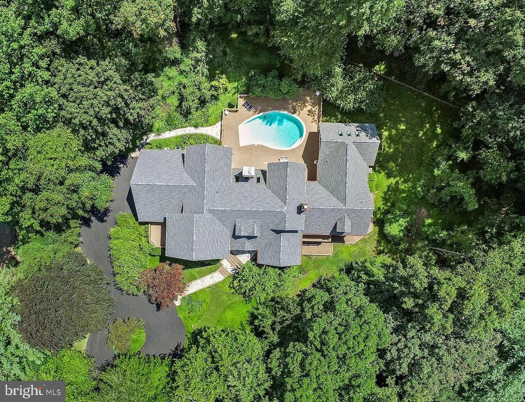 Photo of 2 Roland Court, TOWSON, MD 21204 (MLS # MDBC2175334)