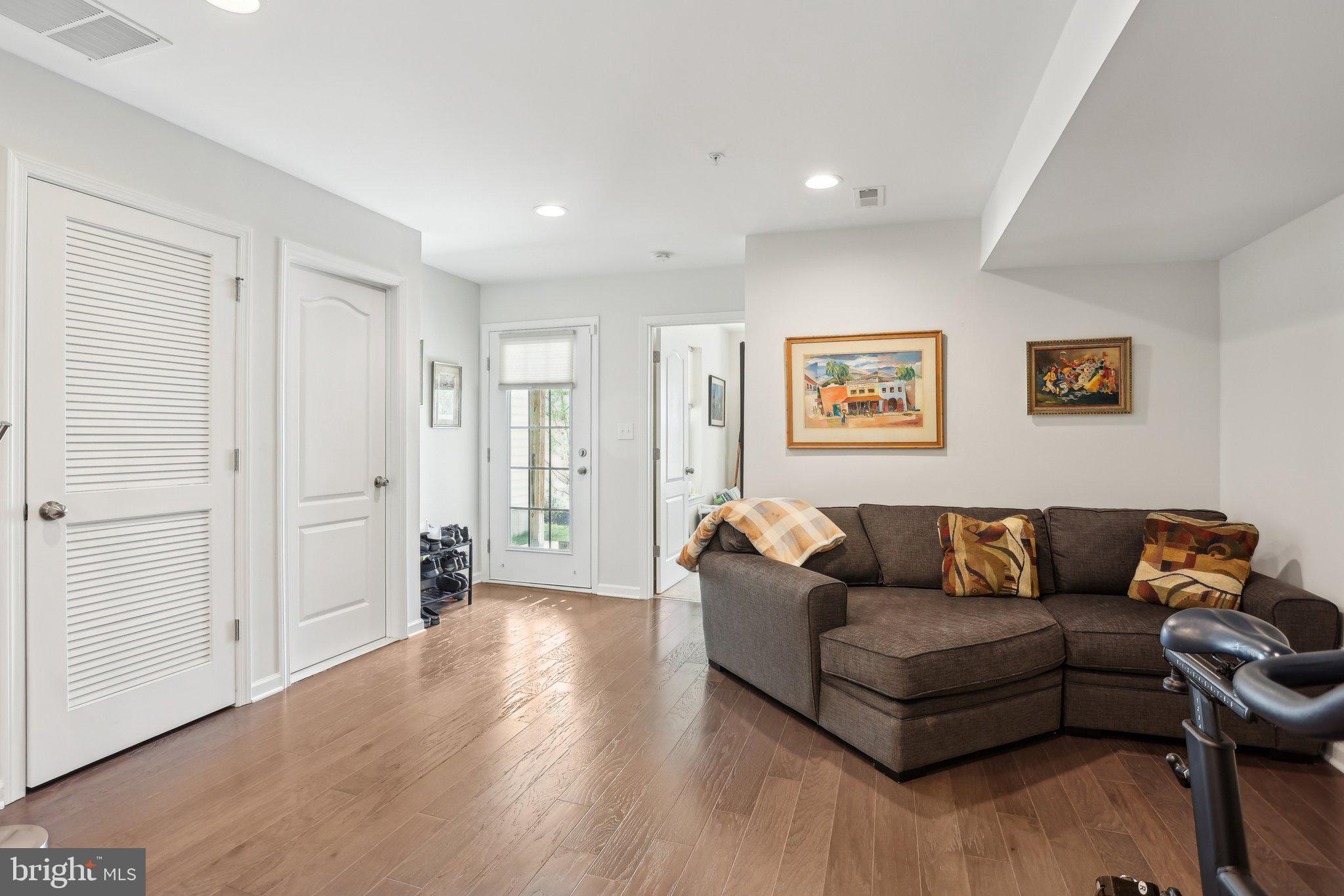 HIGH GROVE - Residential