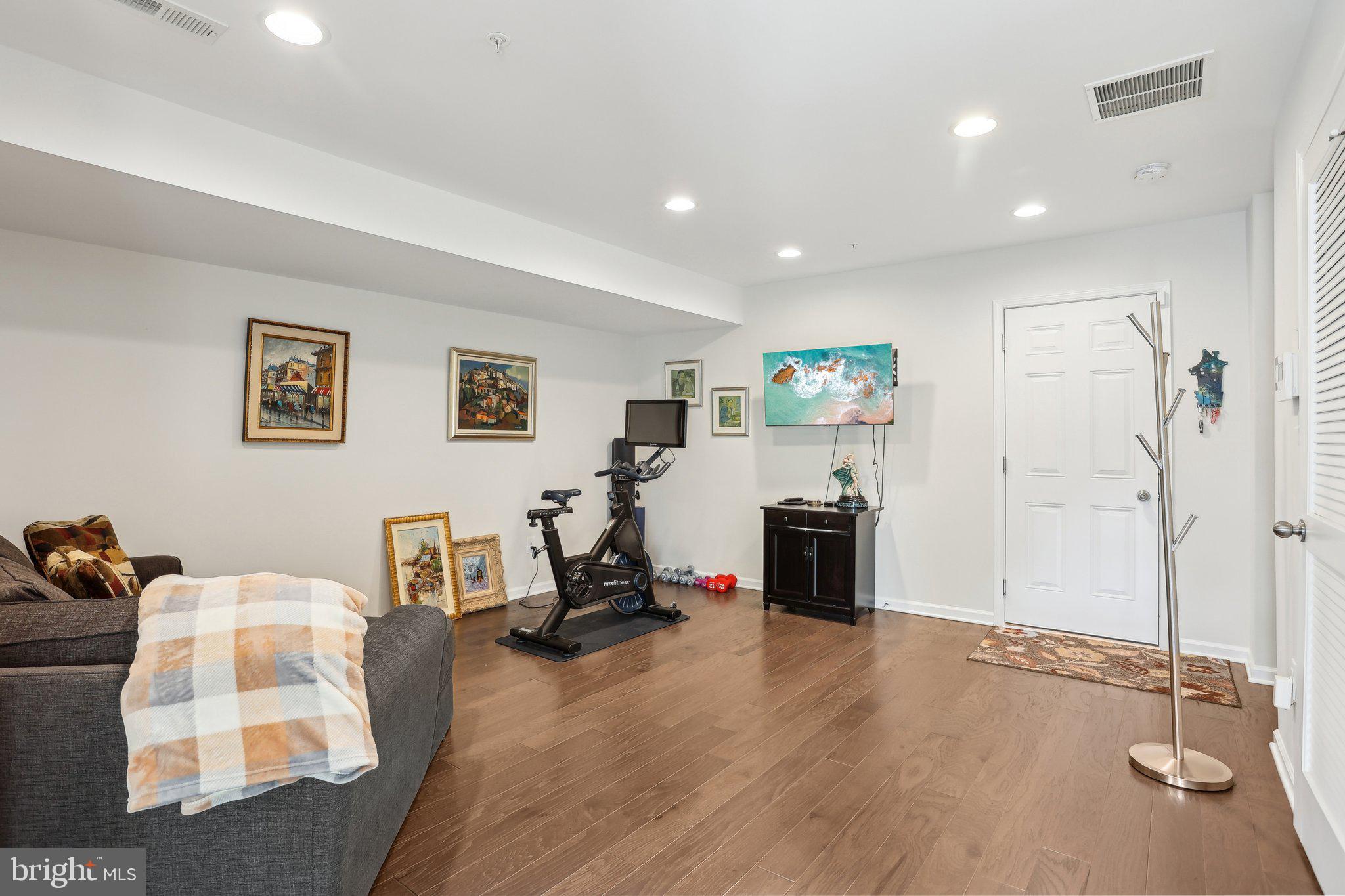 HIGH GROVE - Residential