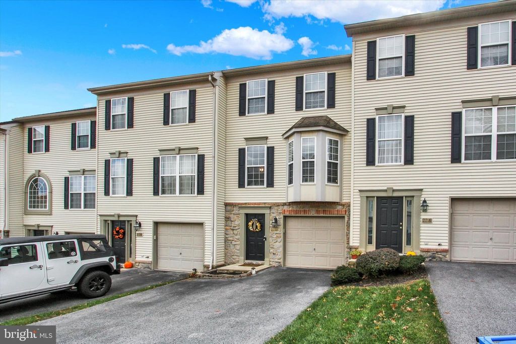 Photo of 2718 Hunt Club Drive #3, YORK, PA 17402 (MLS # PAYK2092362)