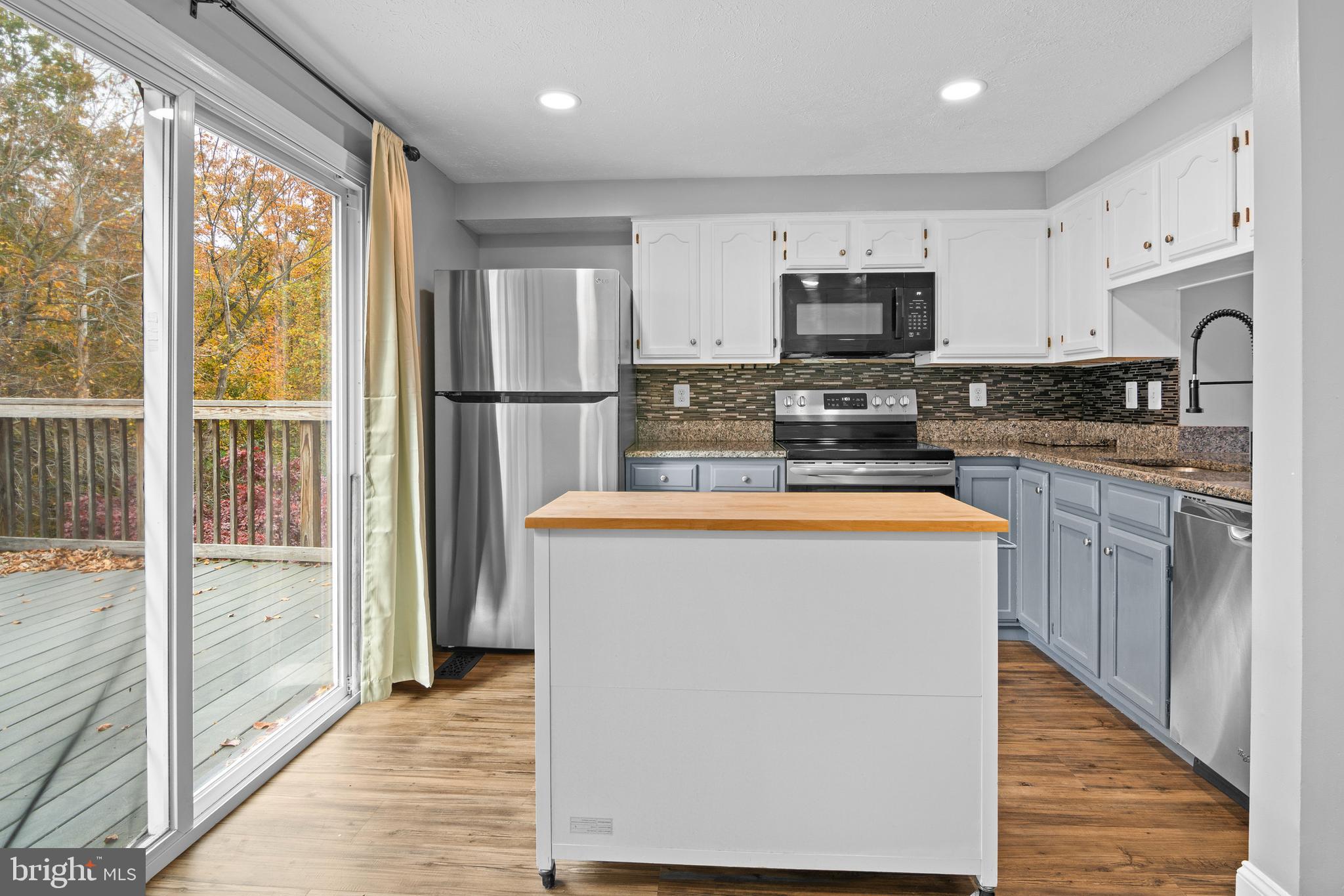 RIVERSIDE - Residential