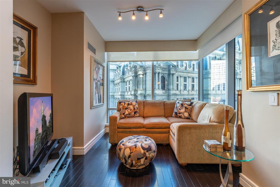 AVENUE OF THE ARTS - Residential Lease