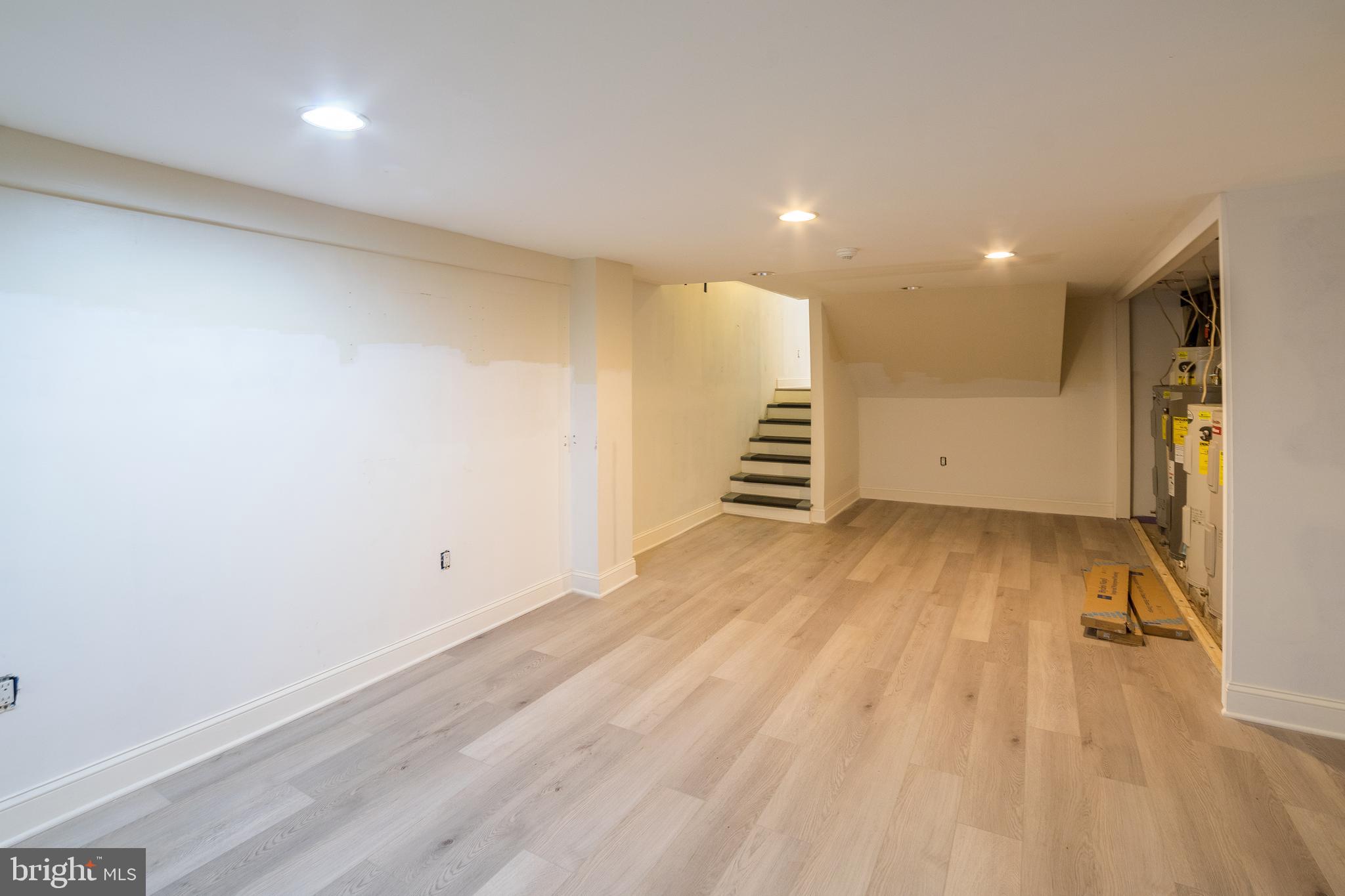 LOWER MOYAMENSING - Commercial Lease