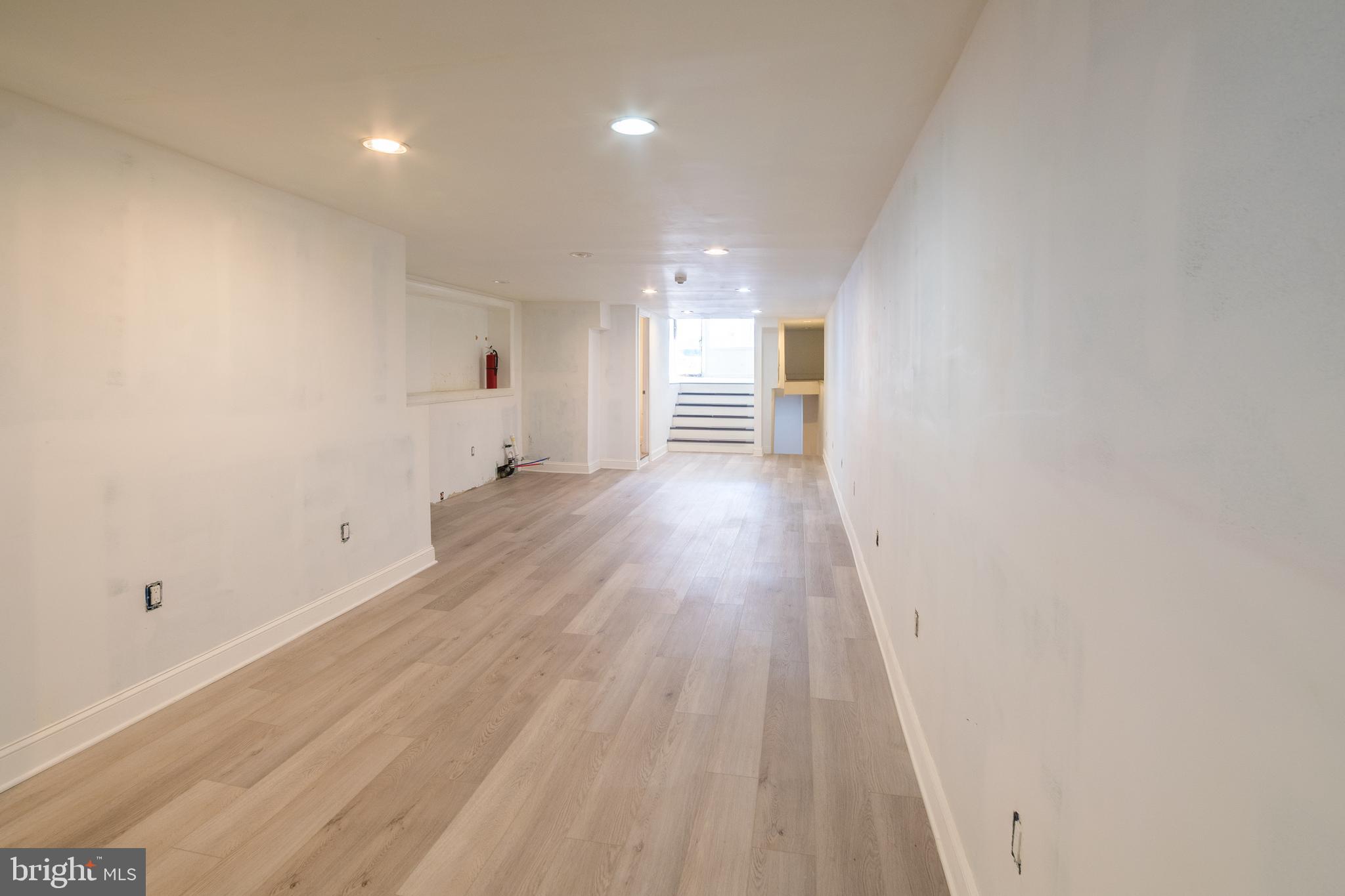 LOWER MOYAMENSING - Commercial Lease