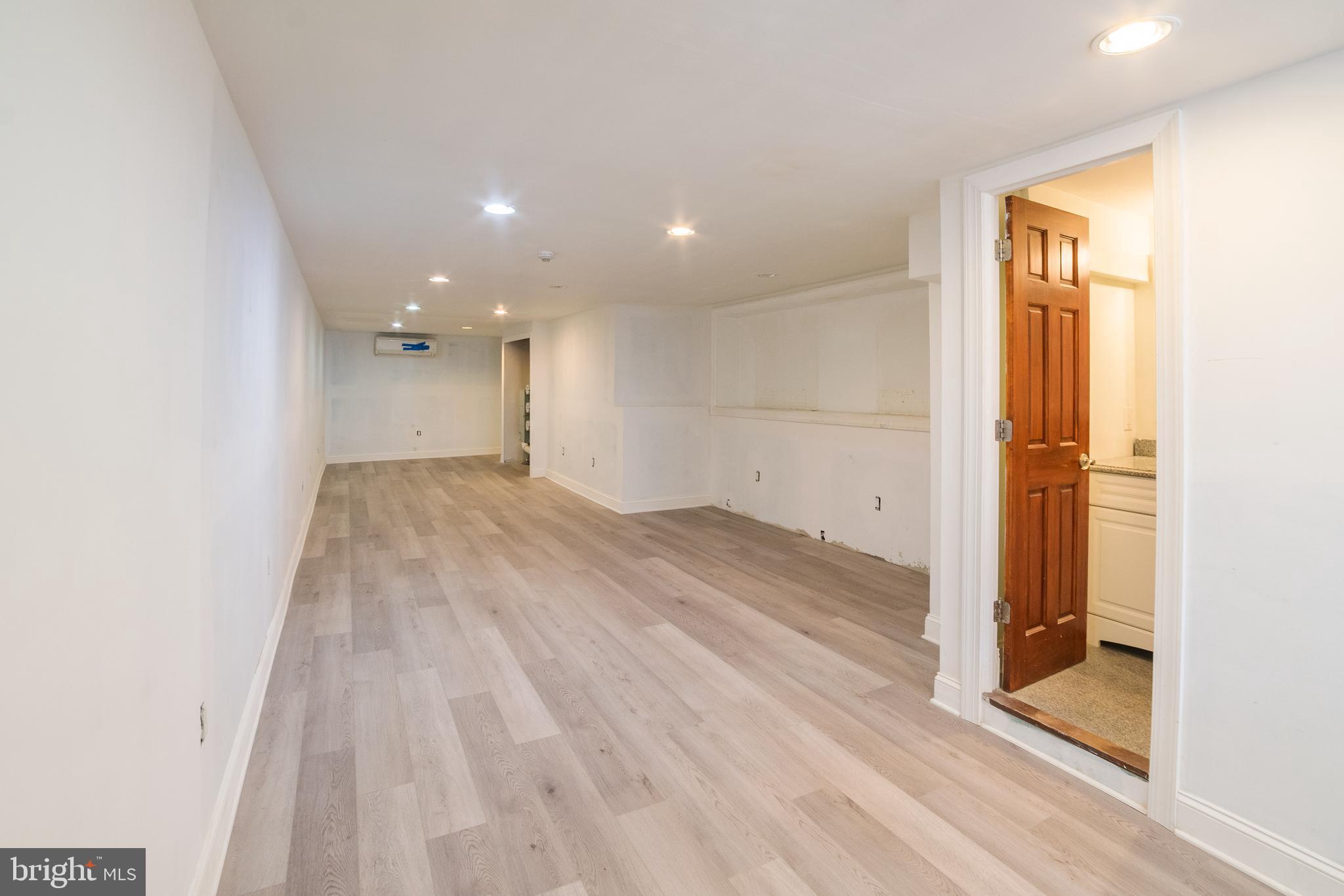 LOWER MOYAMENSING - Commercial Lease