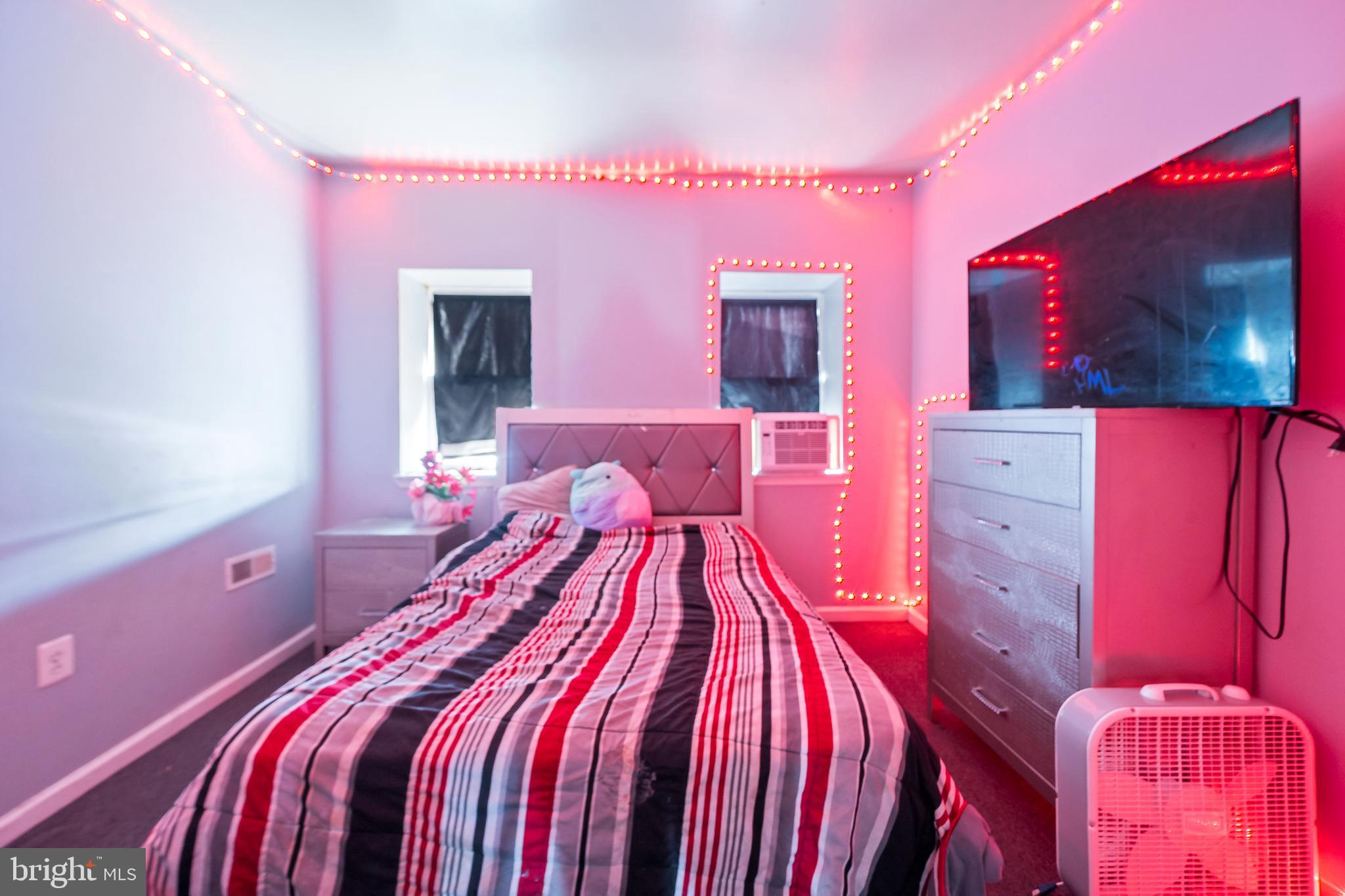 STRAWBERRY MANSION - Residential