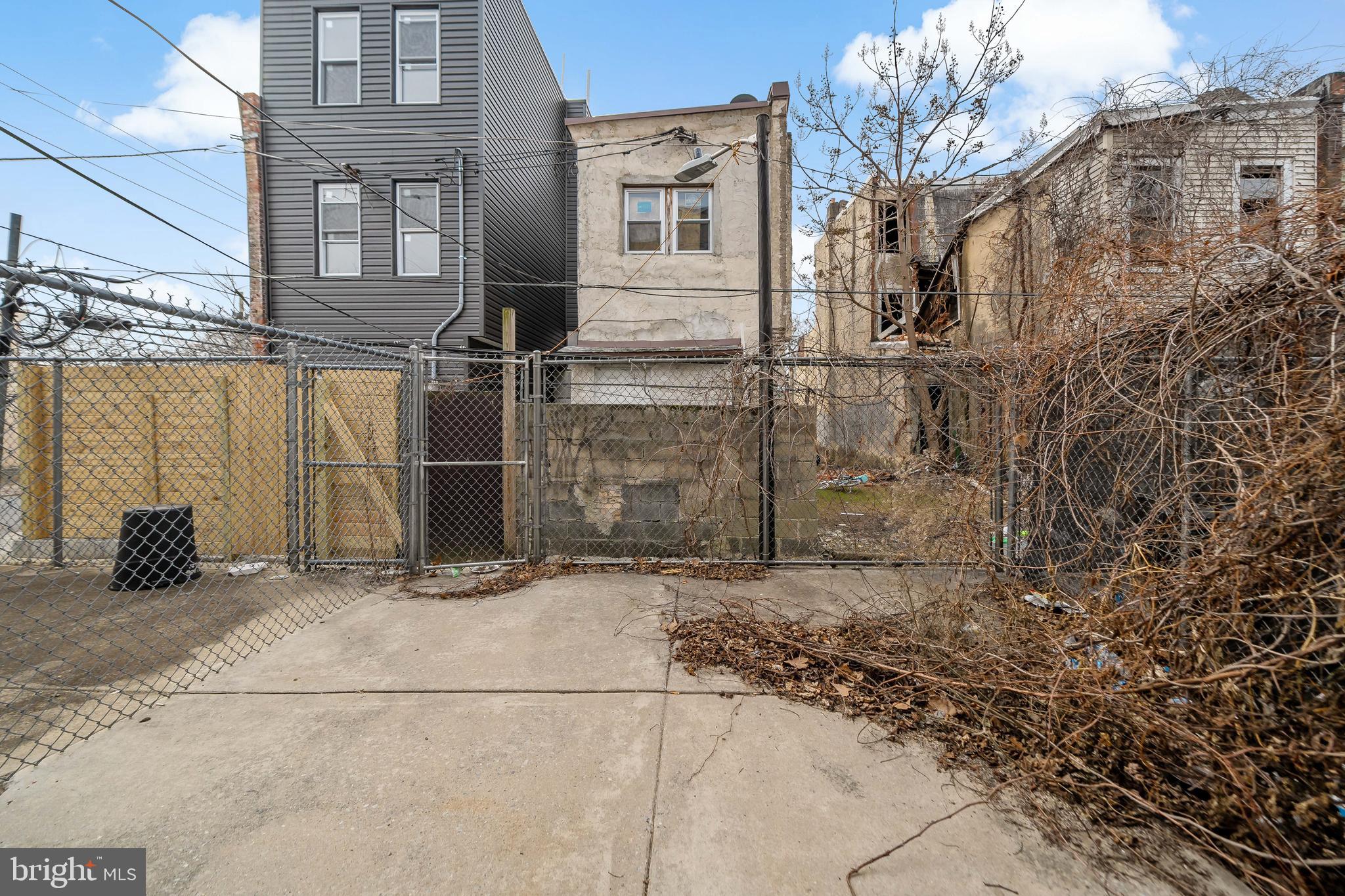 STRAWBERRY MANSION - Residential