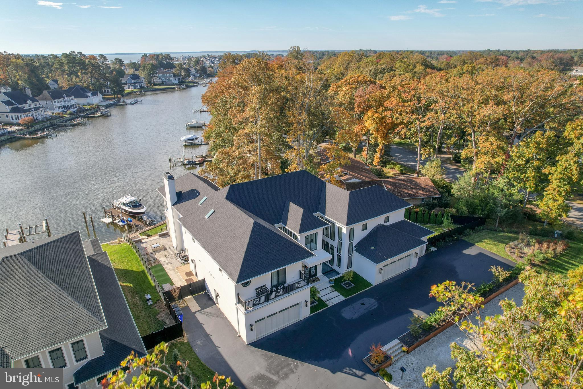 104 W BUCKINGHAM DRIVE