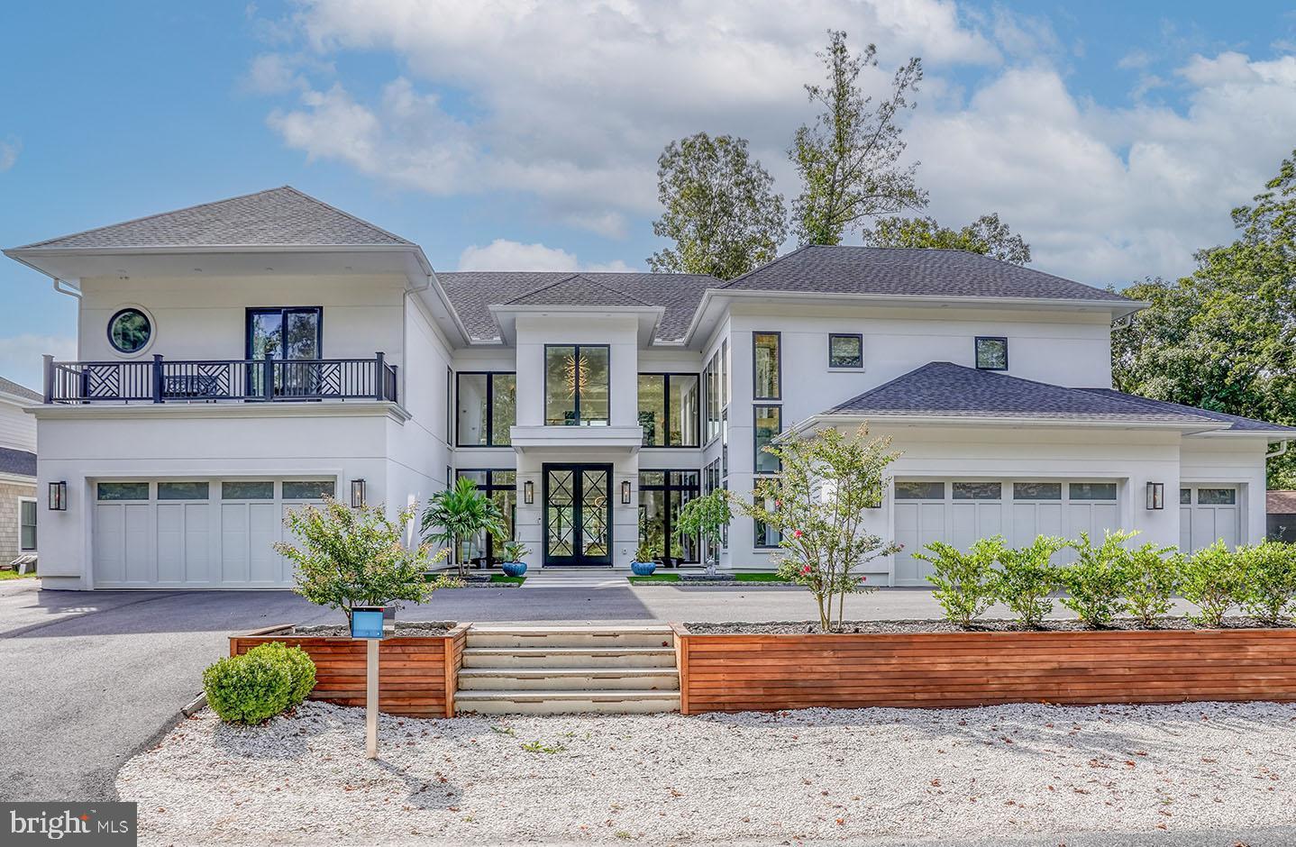 104 W BUCKINGHAM DRIVE