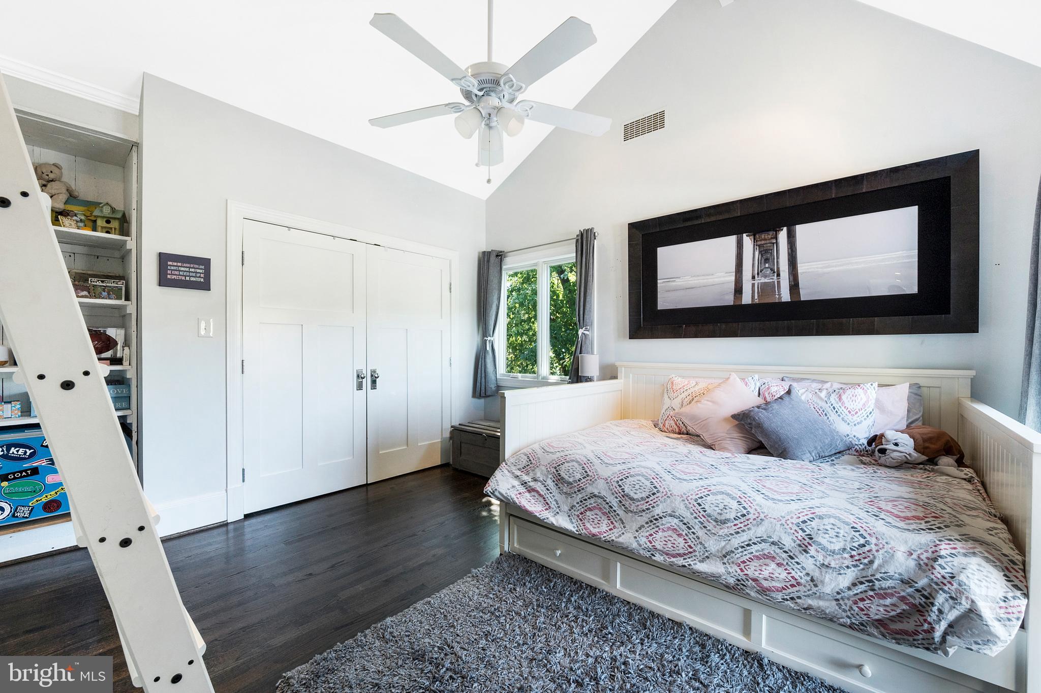 EDGEWATER - Residential