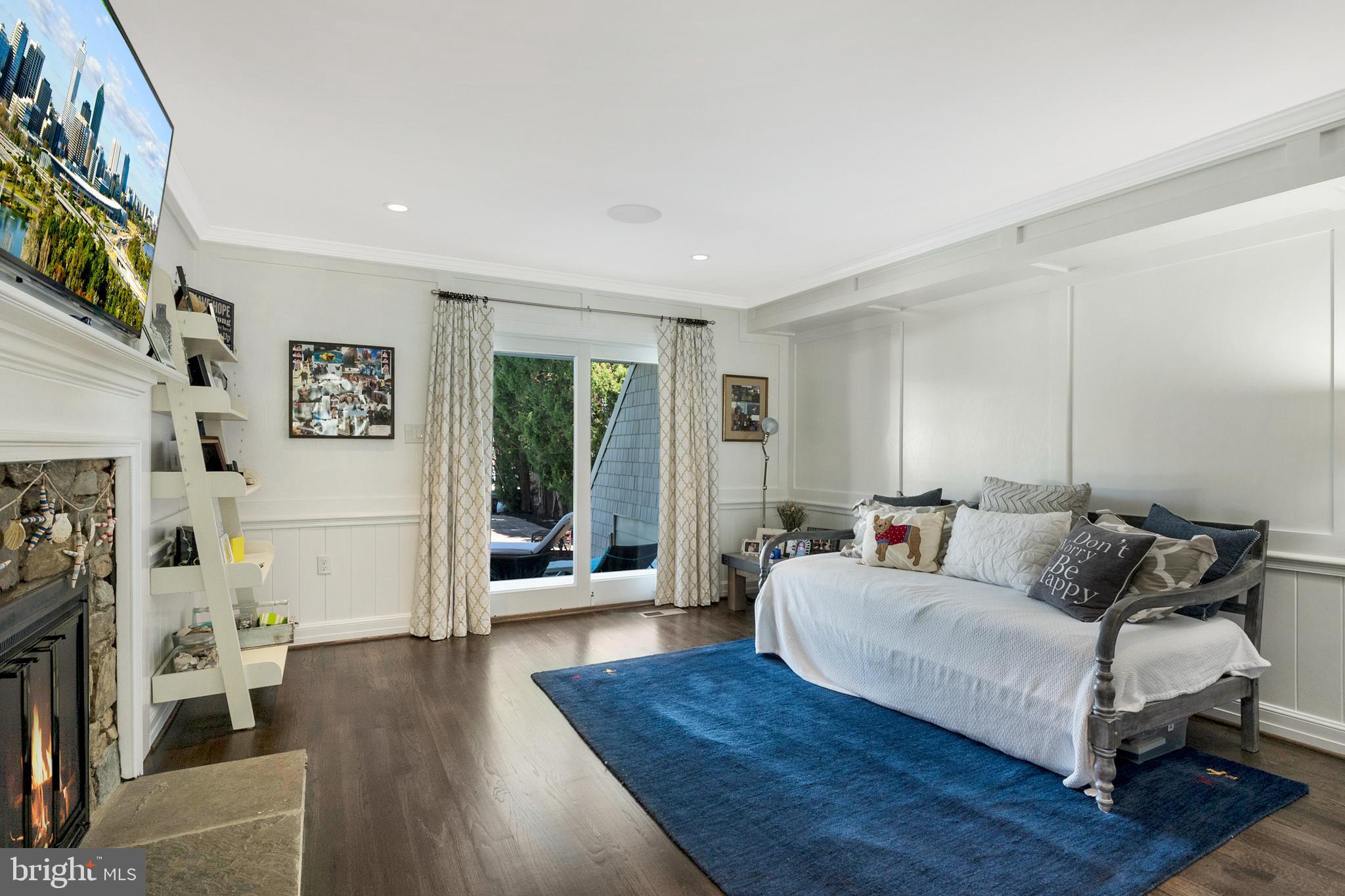 EDGEWATER - Residential