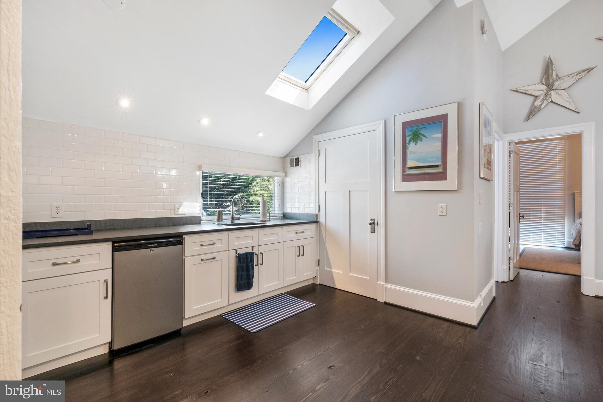 EDGEWATER - Residential