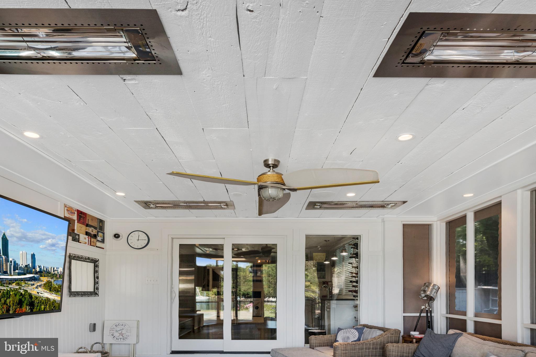 EDGEWATER - Residential