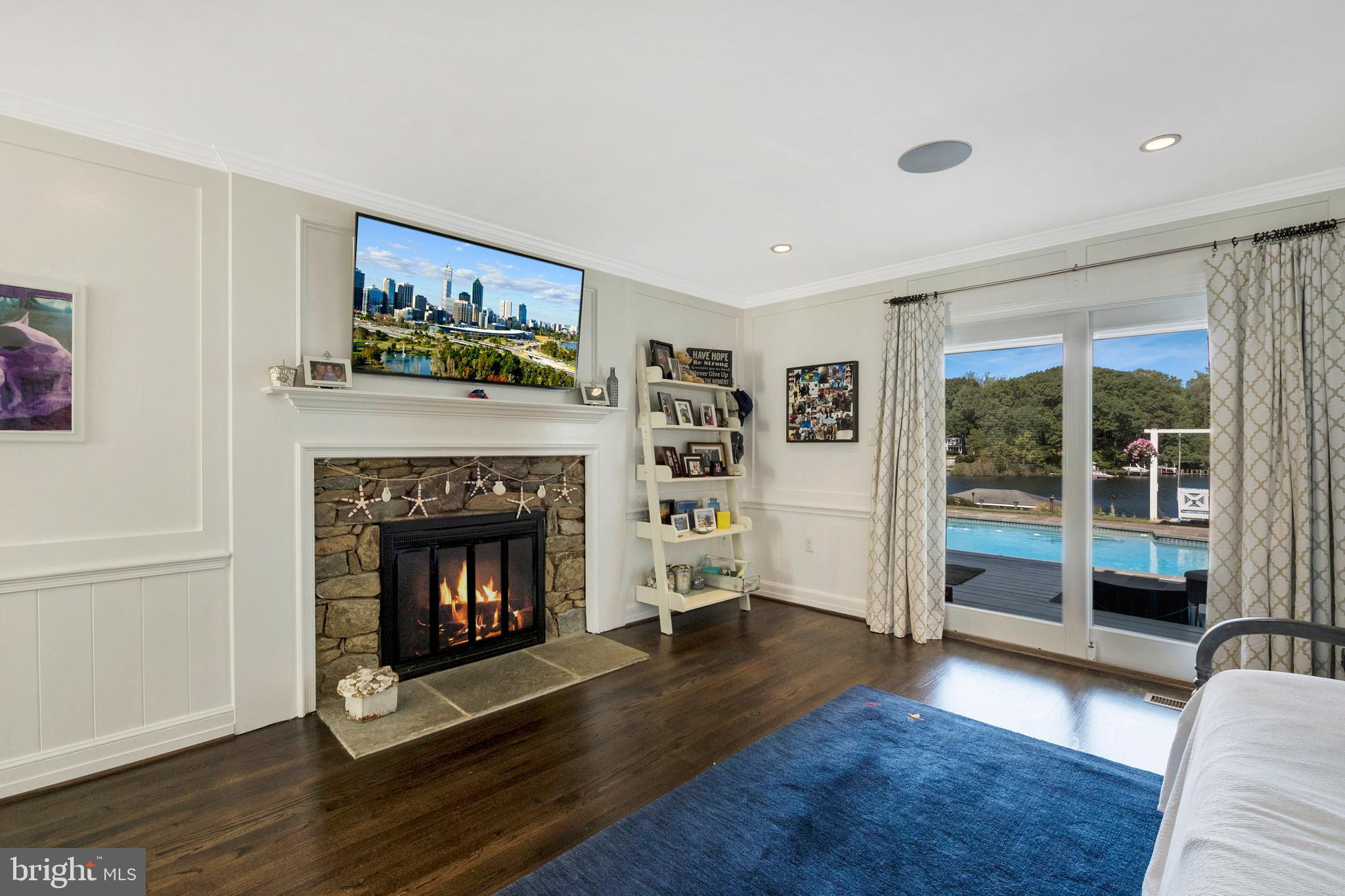 EDGEWATER - Residential