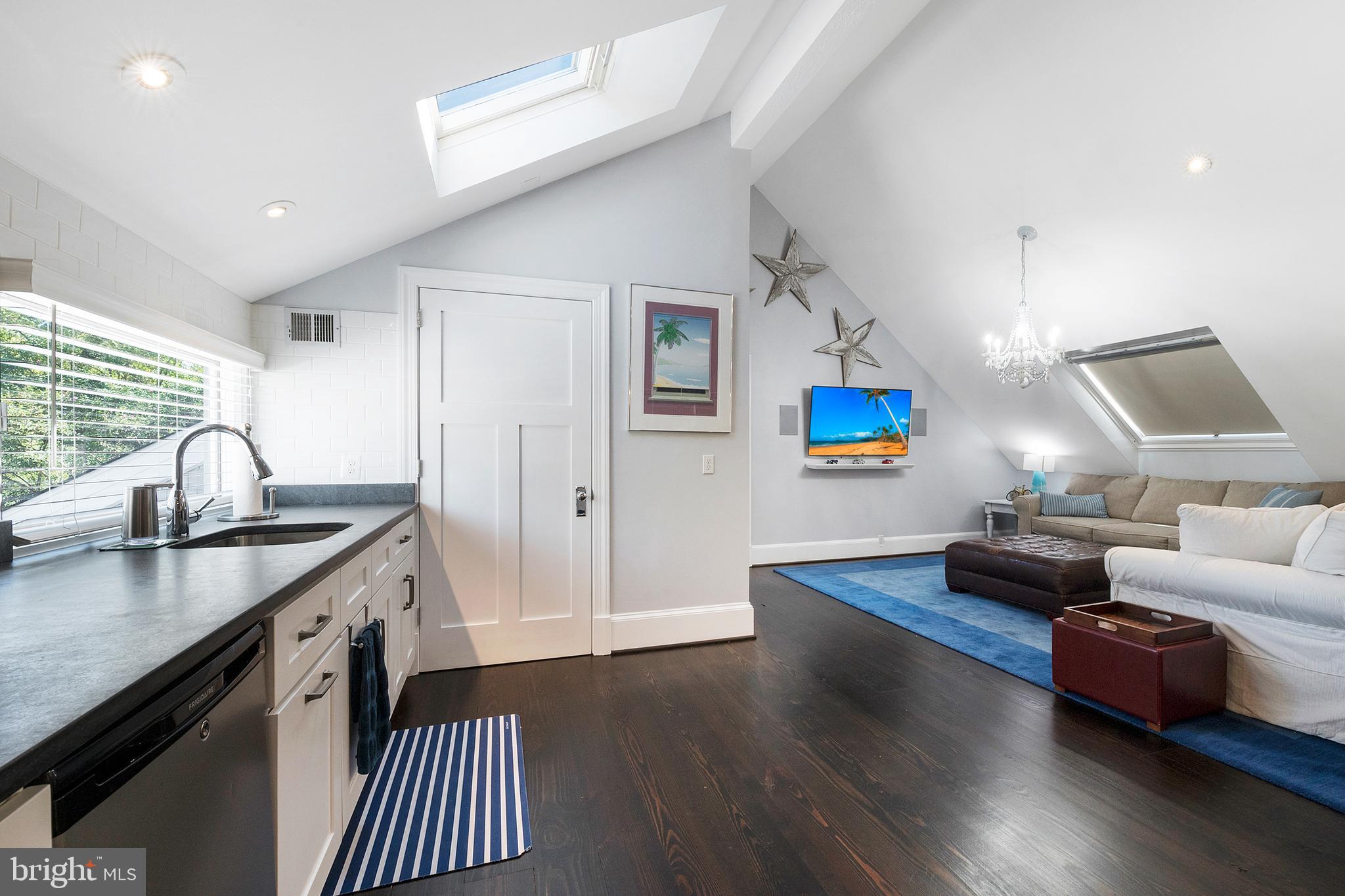 EDGEWATER - Residential