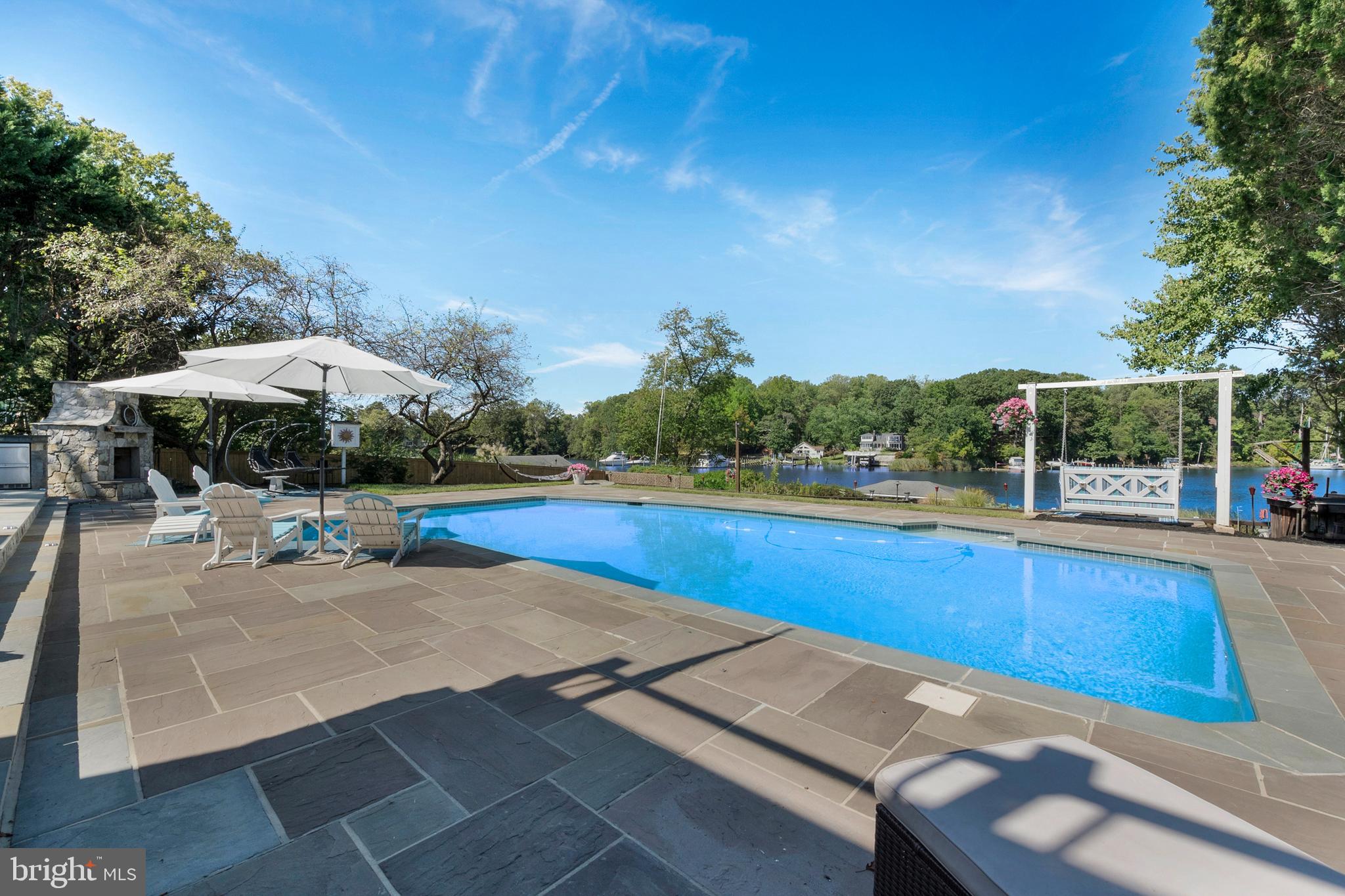 EDGEWATER - Residential