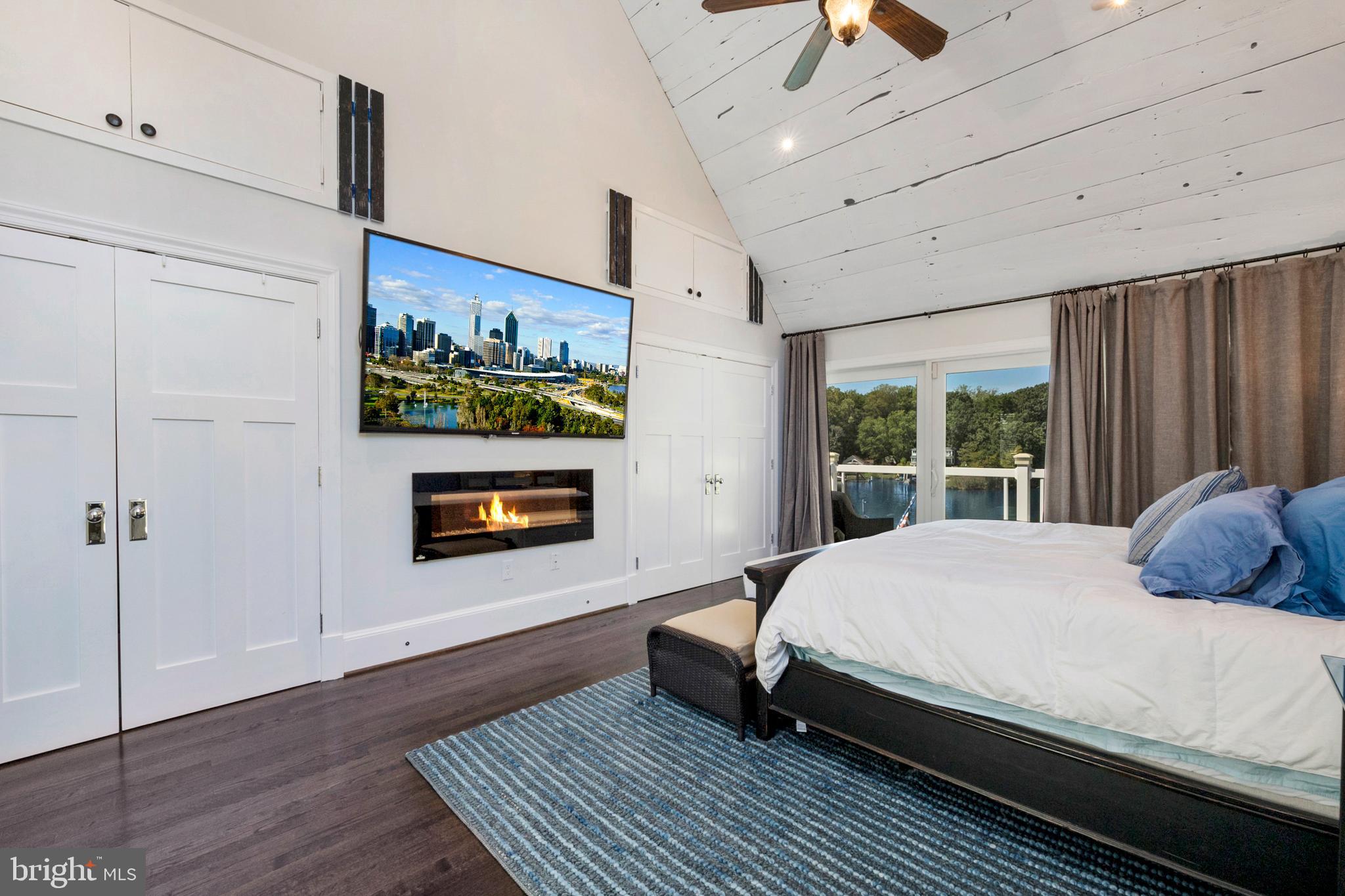 EDGEWATER - Residential