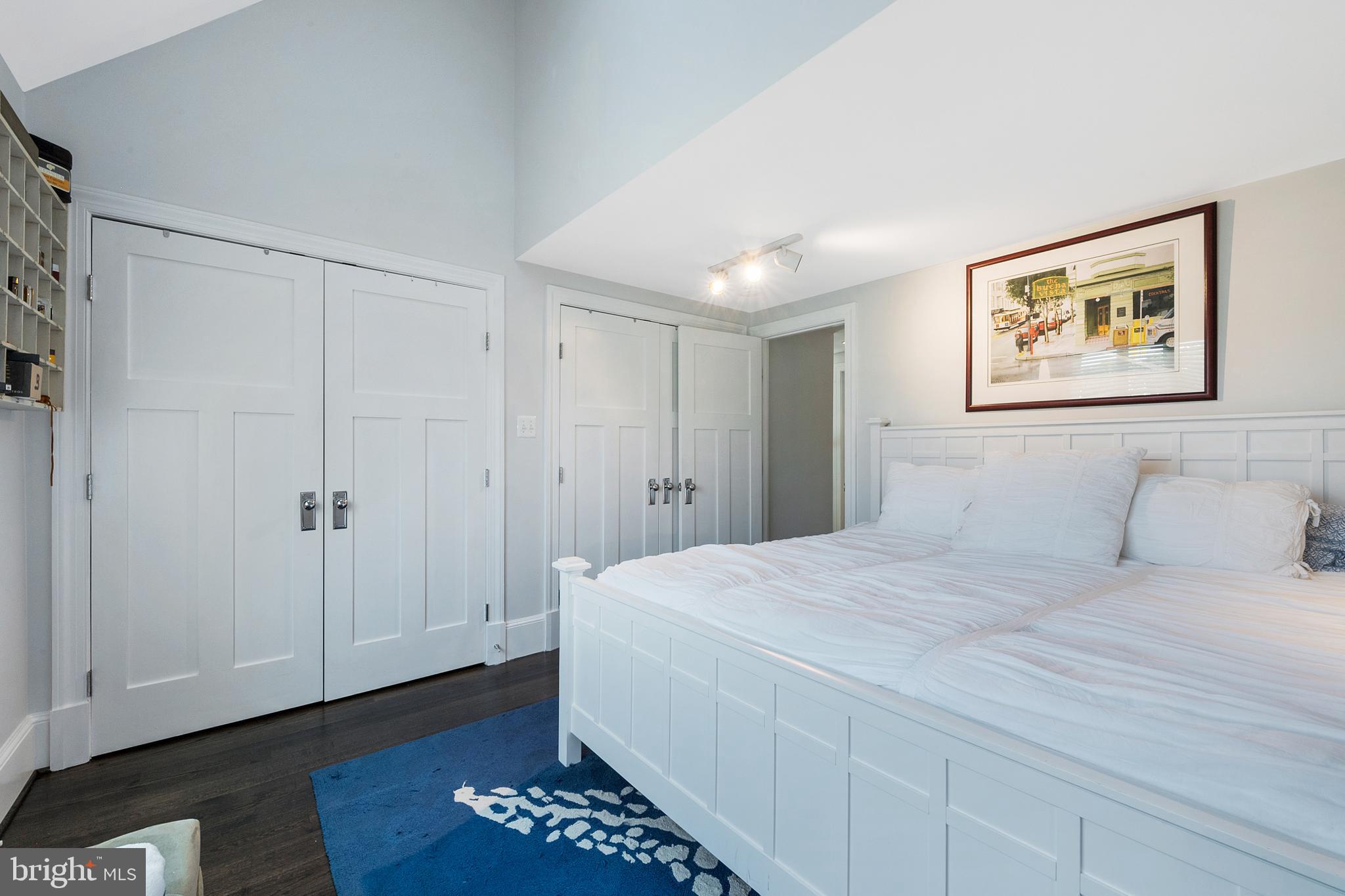 EDGEWATER - Residential