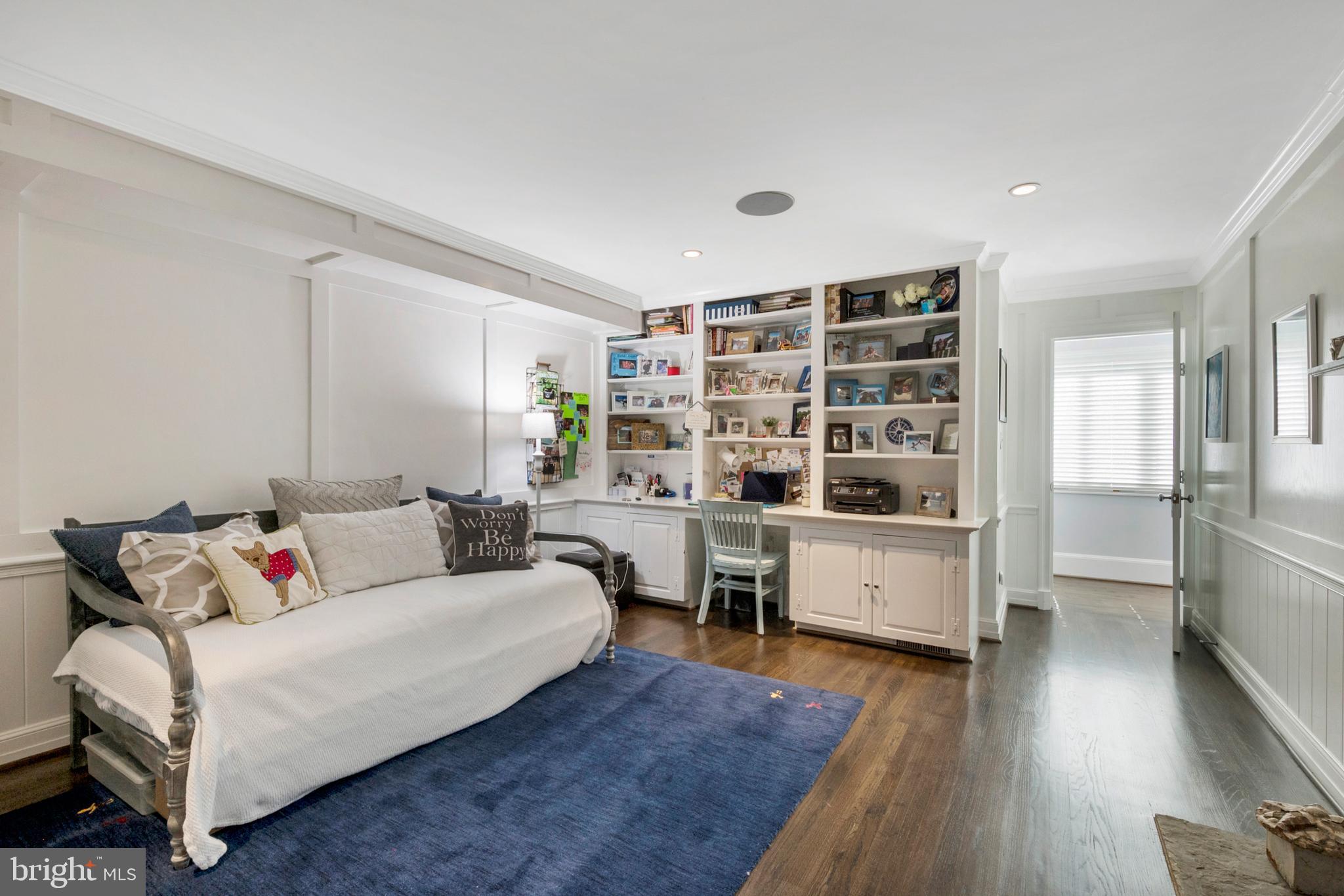 EDGEWATER - Residential