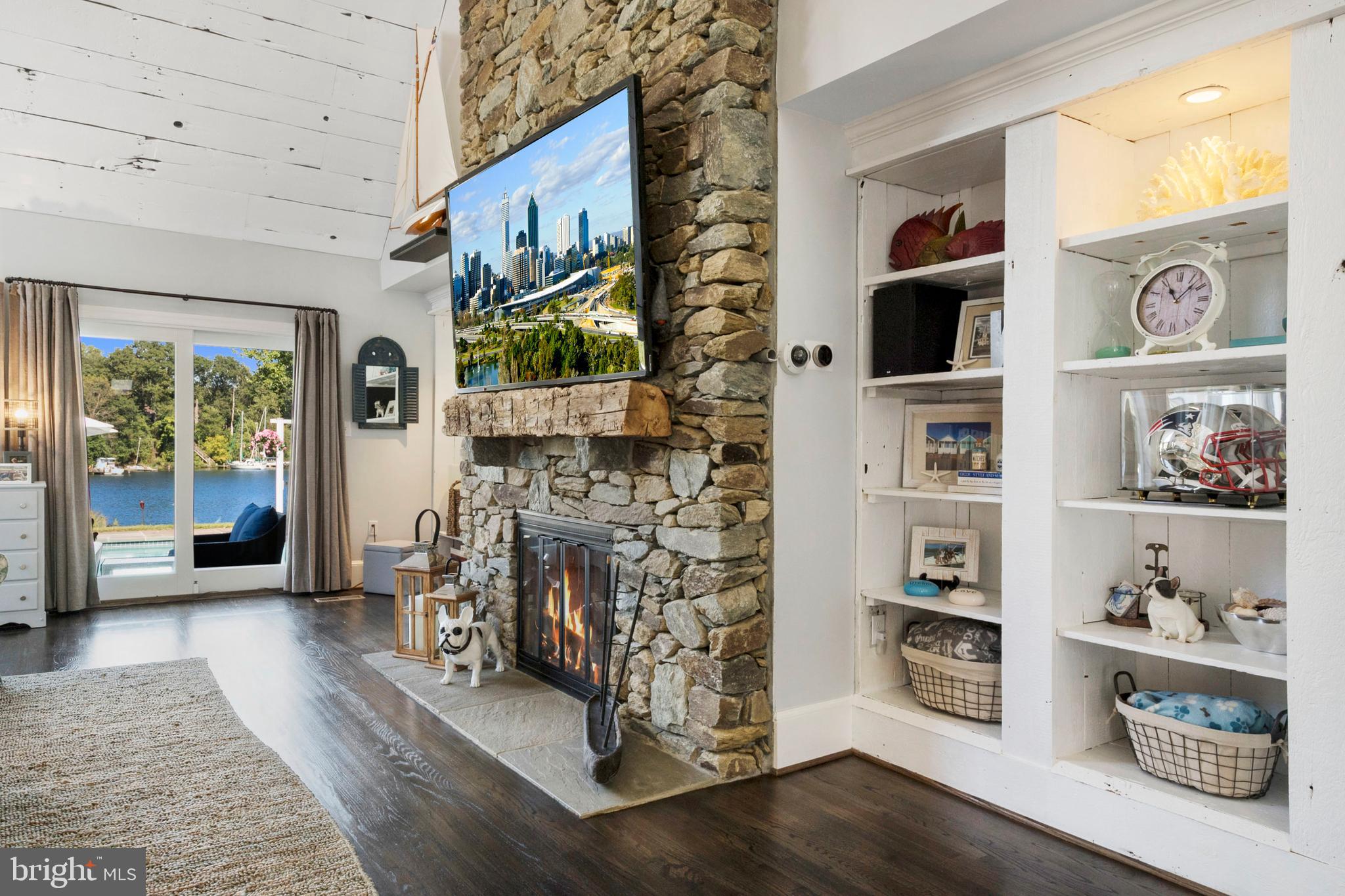 EDGEWATER - Residential