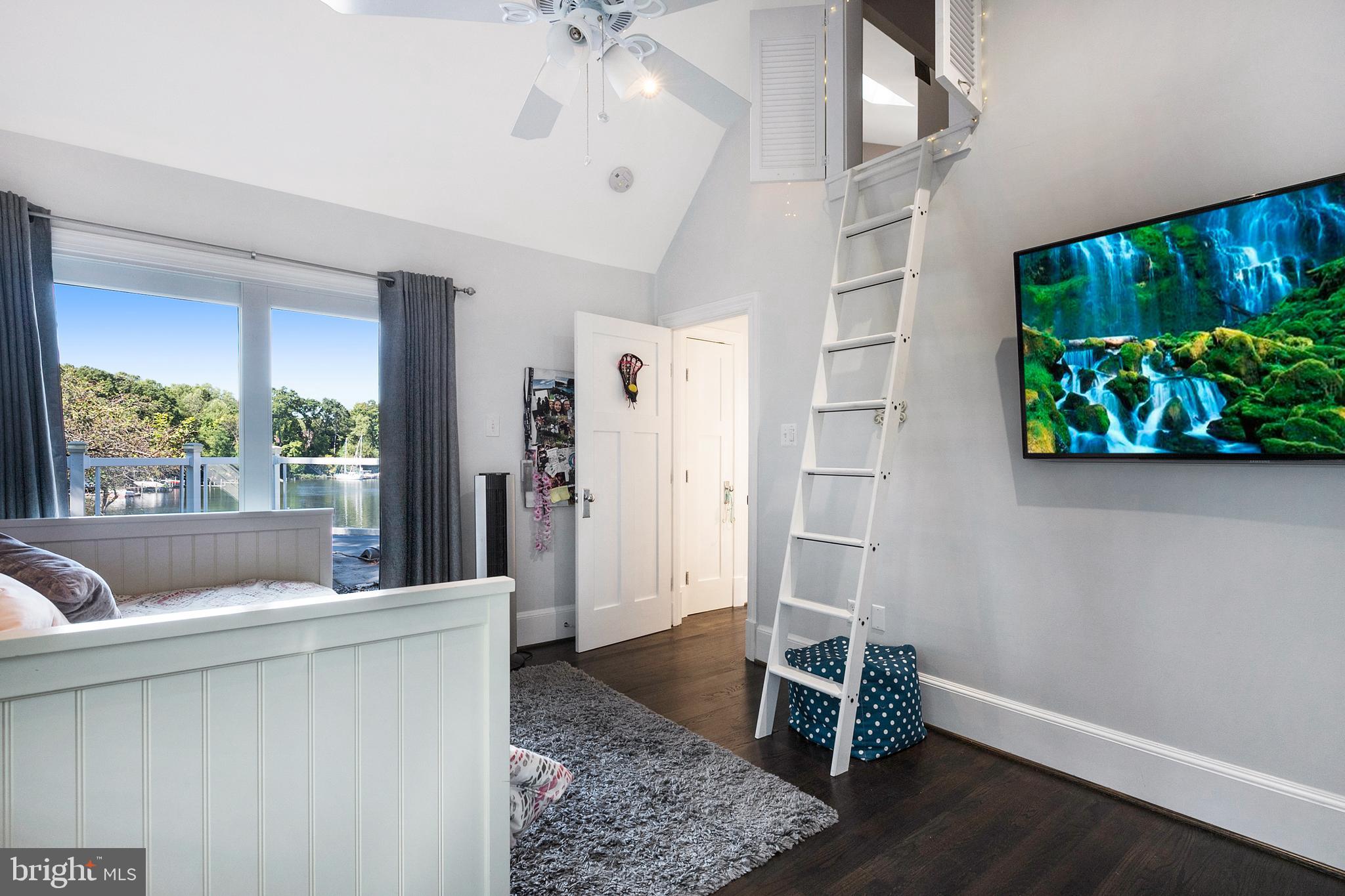 EDGEWATER - Residential