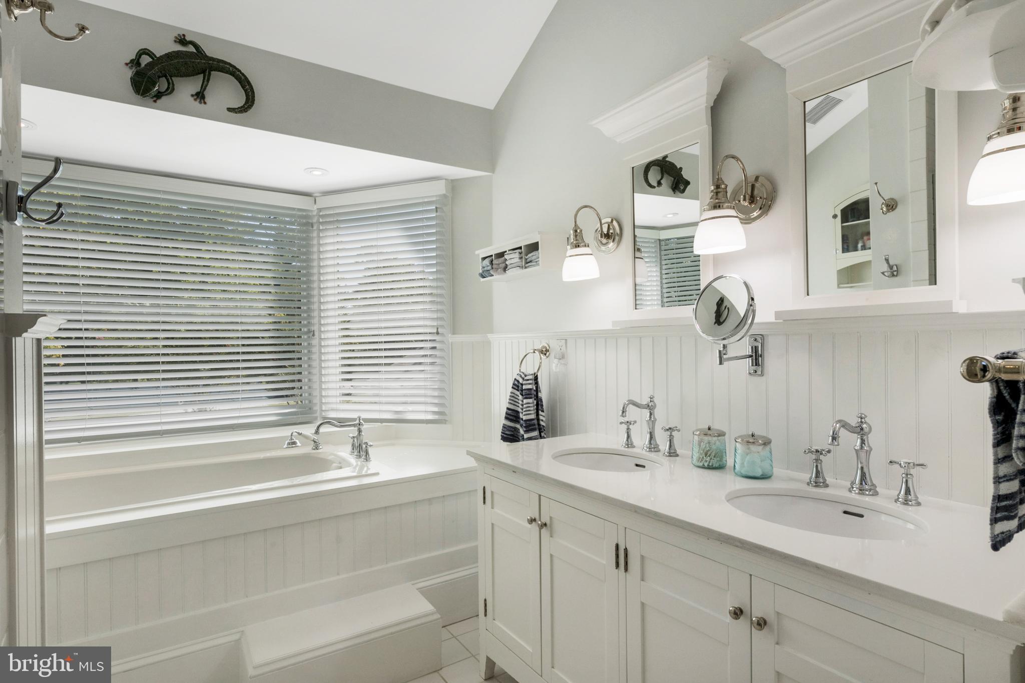 EDGEWATER - Residential