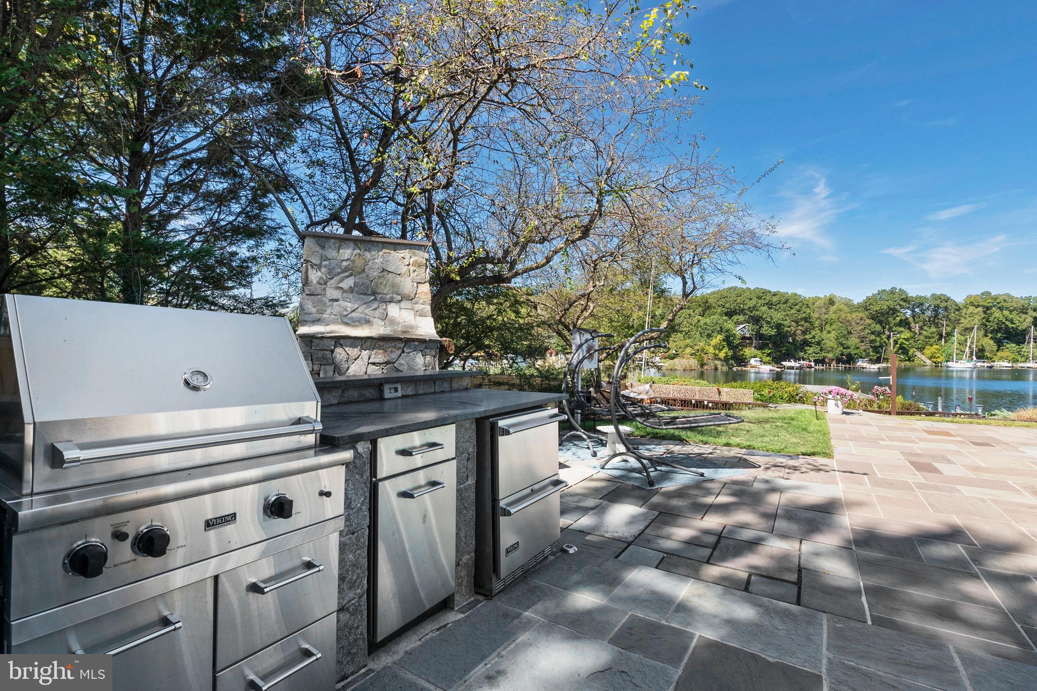 EDGEWATER - Residential