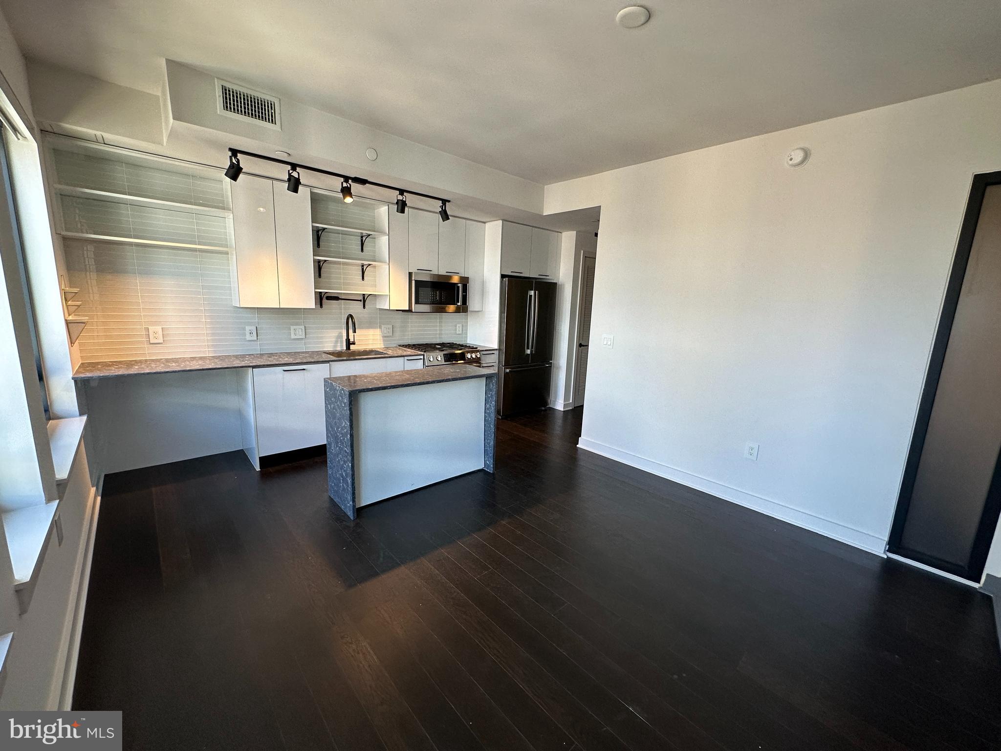 70 N STREET SE N910