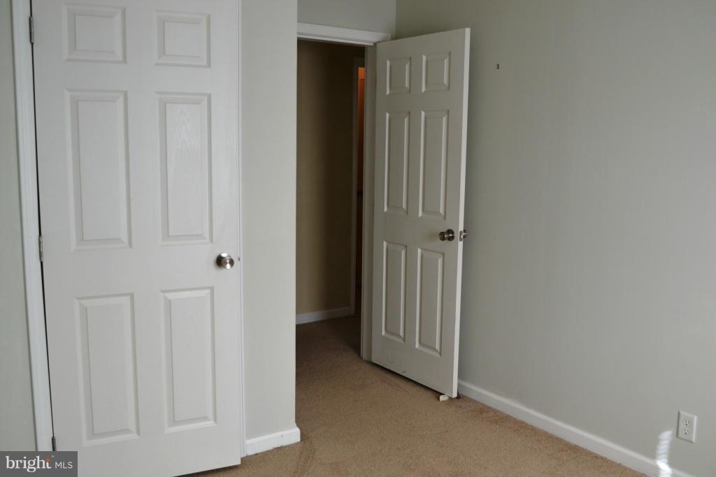 MEADOWS OF CHANTILLY - Residential