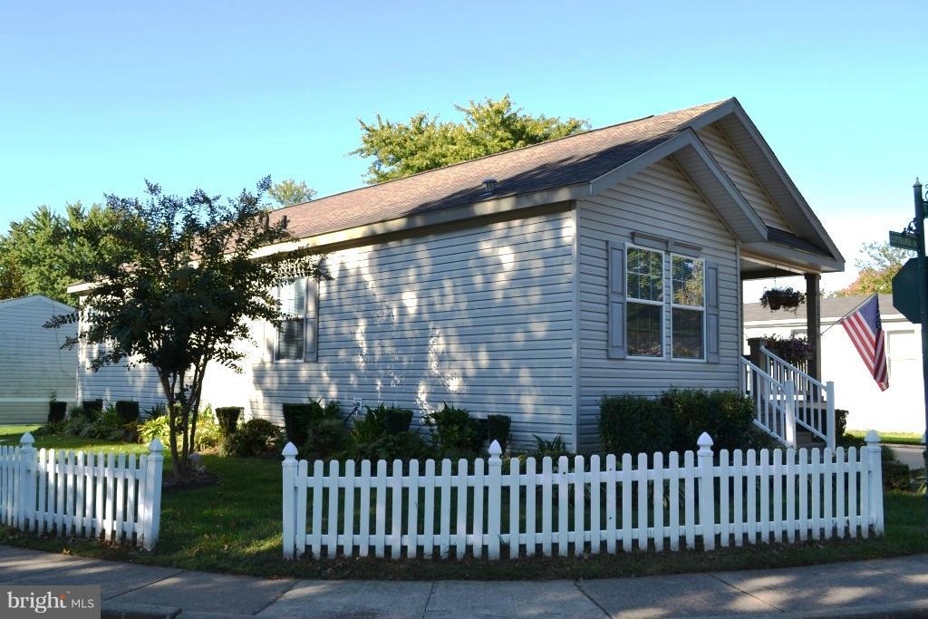 MEADOWS OF CHANTILLY - Residential