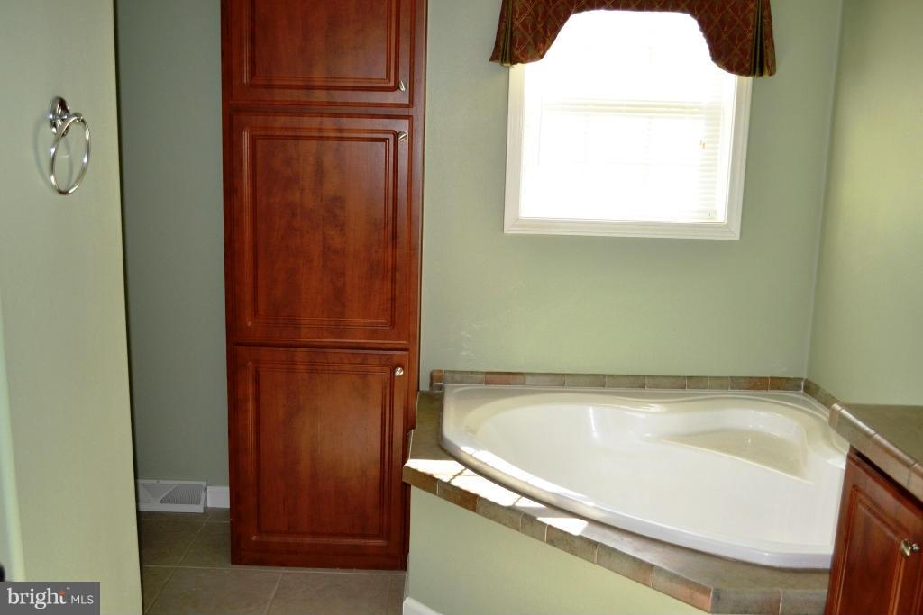 MEADOWS OF CHANTILLY - Residential