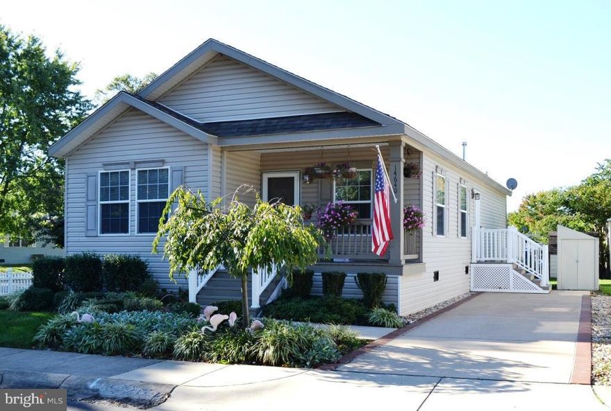 Beautiful and Spotless 2BR 2BA Cottage in Fairfax County.  Upgraded cabinets, ceramic tile floors, neutral paint throughout, huge master bath, cozy front porch.  Community takes care of lawn maintenance, trash & snow removal,  pool, basketball courts, tot lots, & 24/7 Fitness Center - Gated PM Security.  Perfect Location close to Rt 50, Rt 28, Rt 66, Ffx Cty & Loudoun Cty Pkwy.