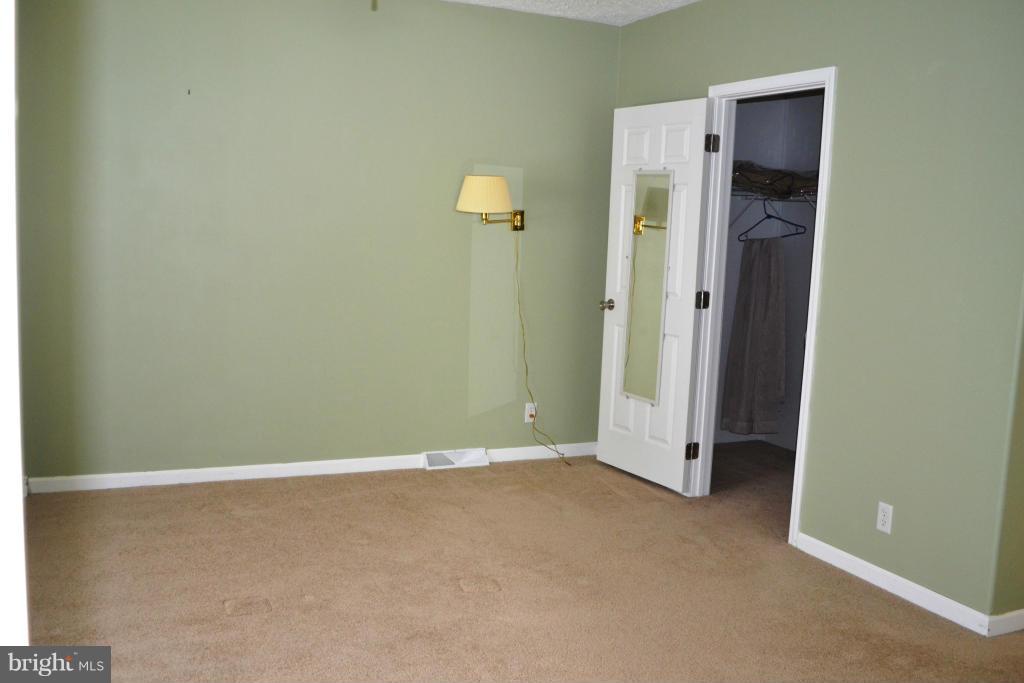 MEADOWS OF CHANTILLY - Residential